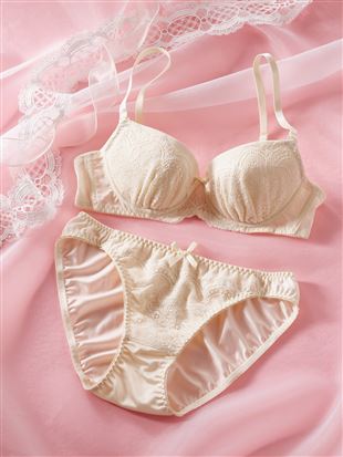 Light Lace Bra & Panty Set β Bold Lace, Deep Cups, Elegant Support