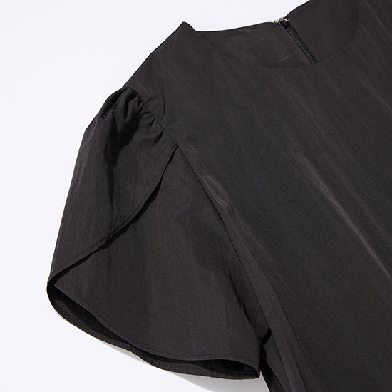 THREE SQUARE Water-Repellent Tulip Sleeve Dress – Dramatic Gather Hem – Black / Milk Tea – Washable One-Piece