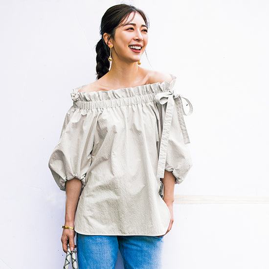 Lightweight Nylon Off-Shoulder Puff Sleeve Blouse – Greige / Black