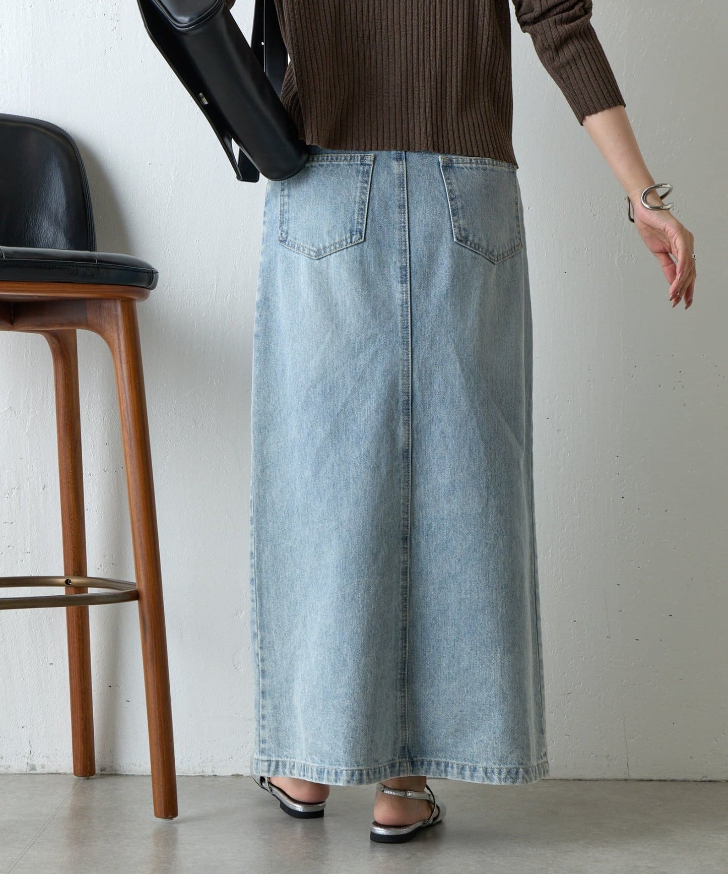 COLONY 2139 Front Slit Denim Long Skirt Chic Long Denim Skirt with Body-Flattering Silhouette