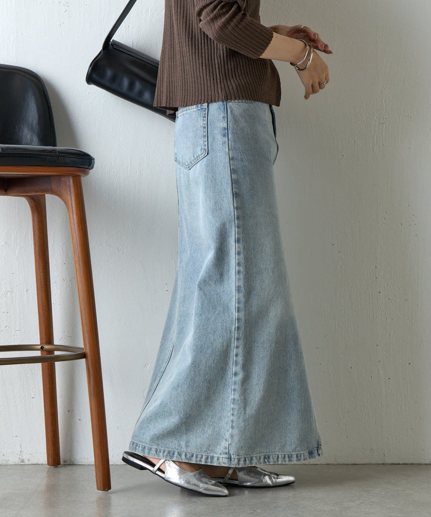 COLONY 2139 Front Slit Denim Long Skirt Chic Long Denim Skirt with Body-Flattering Silhouette
