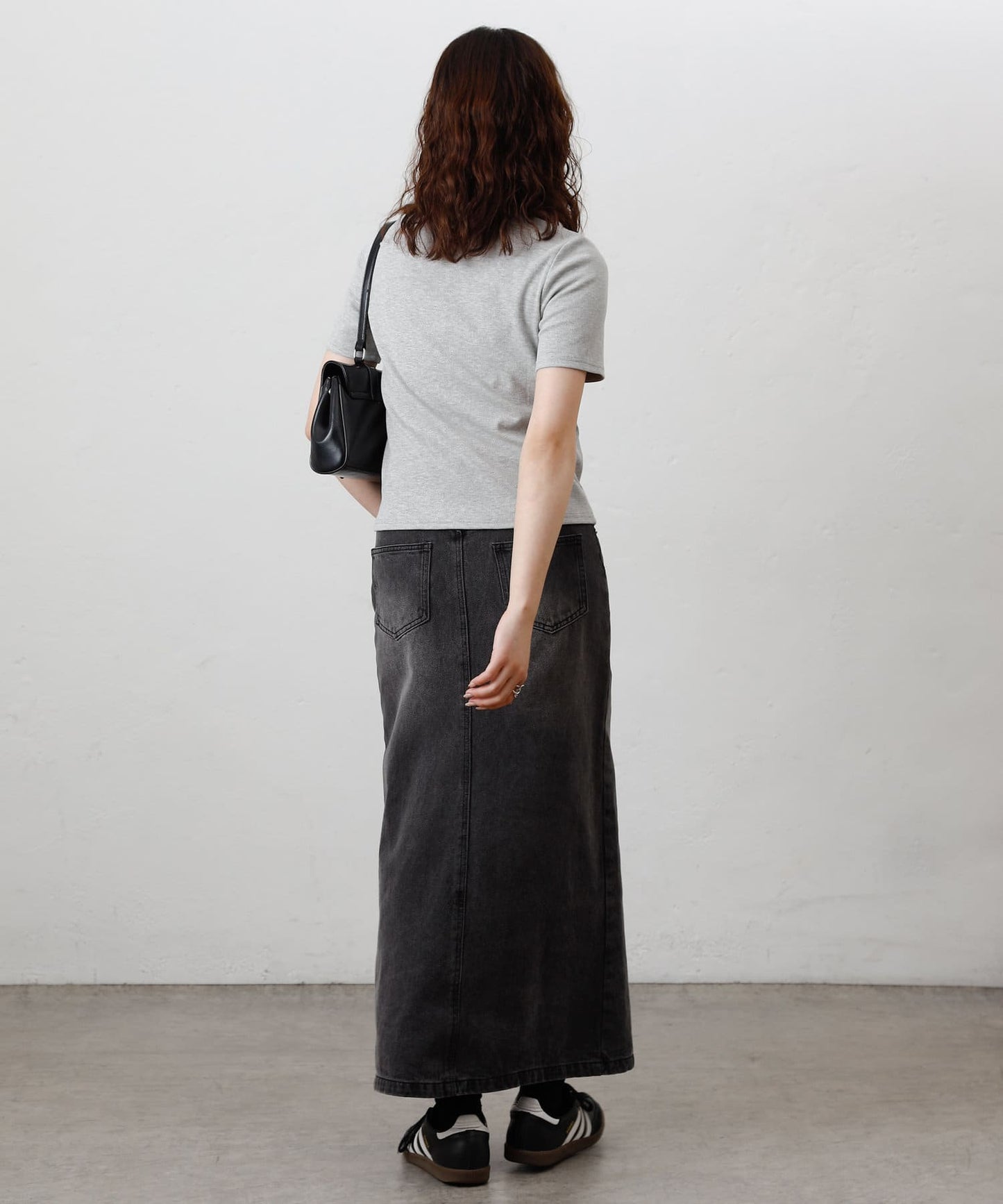 COLONY 2139 Front Slit Denim Long Skirt Chic Long Denim Skirt with Body-Flattering Silhouette