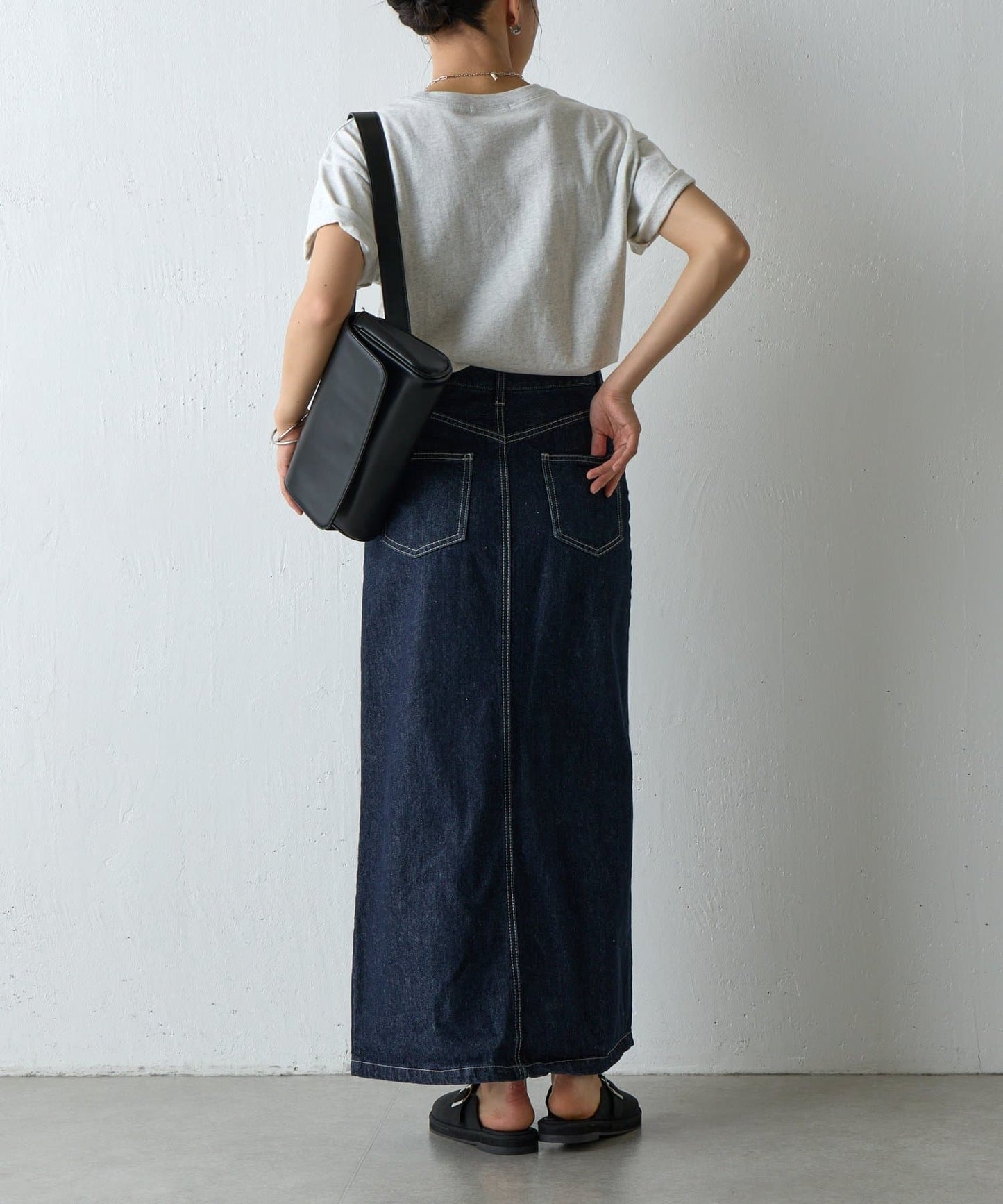COLONY 2139 Front Slit Denim Long Skirt Chic Long Denim Skirt with Body-Flattering Silhouette