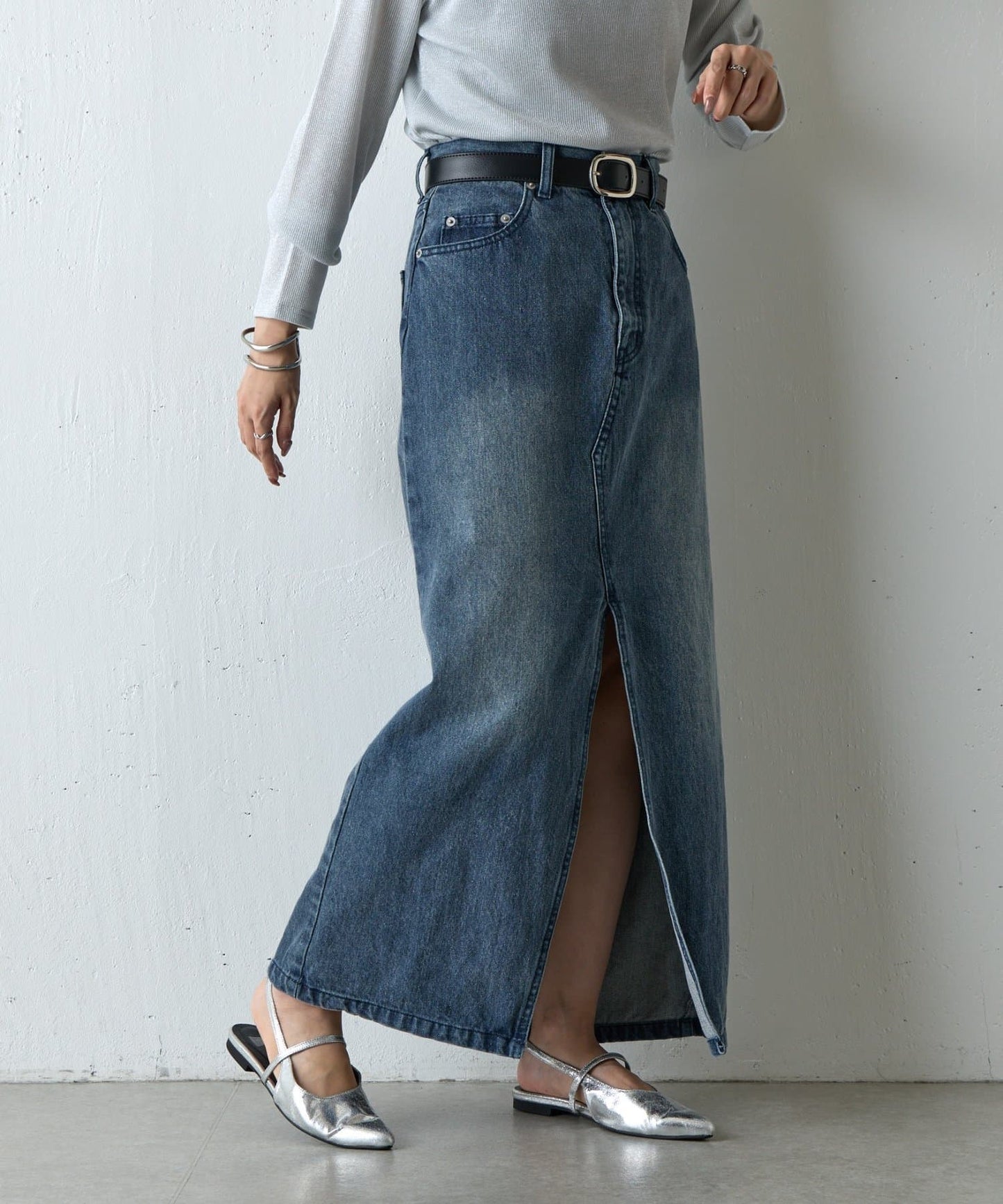 COLONY 2139 Front Slit Denim Long Skirt Chic Long Denim Skirt with Body-Flattering Silhouette