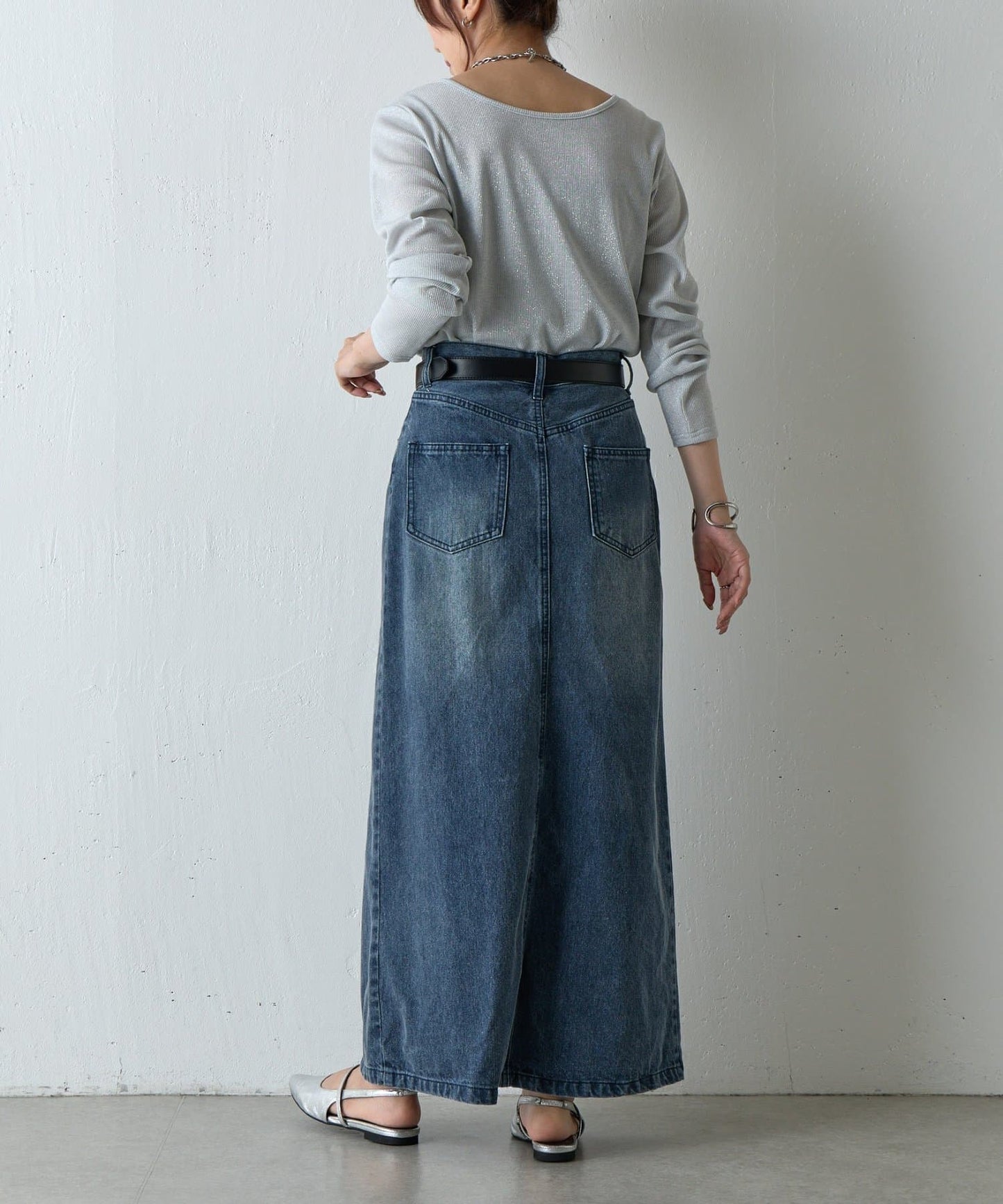 COLONY 2139 Front Slit Denim Long Skirt Chic Long Denim Skirt with Body-Flattering Silhouette
