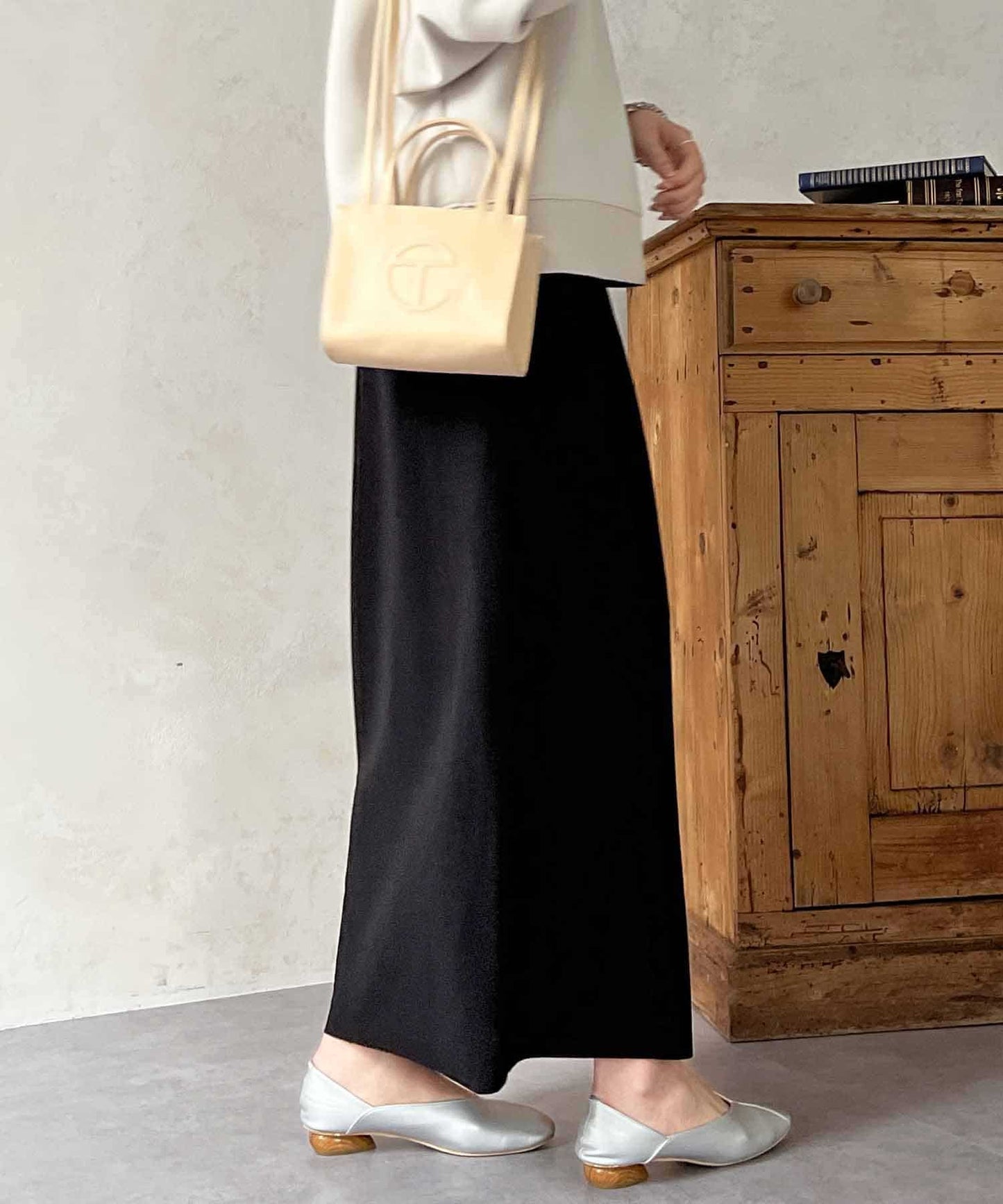 Croisiere Georgette Tight Skirt Slim I-Line Silhouette with Side Zip Slit