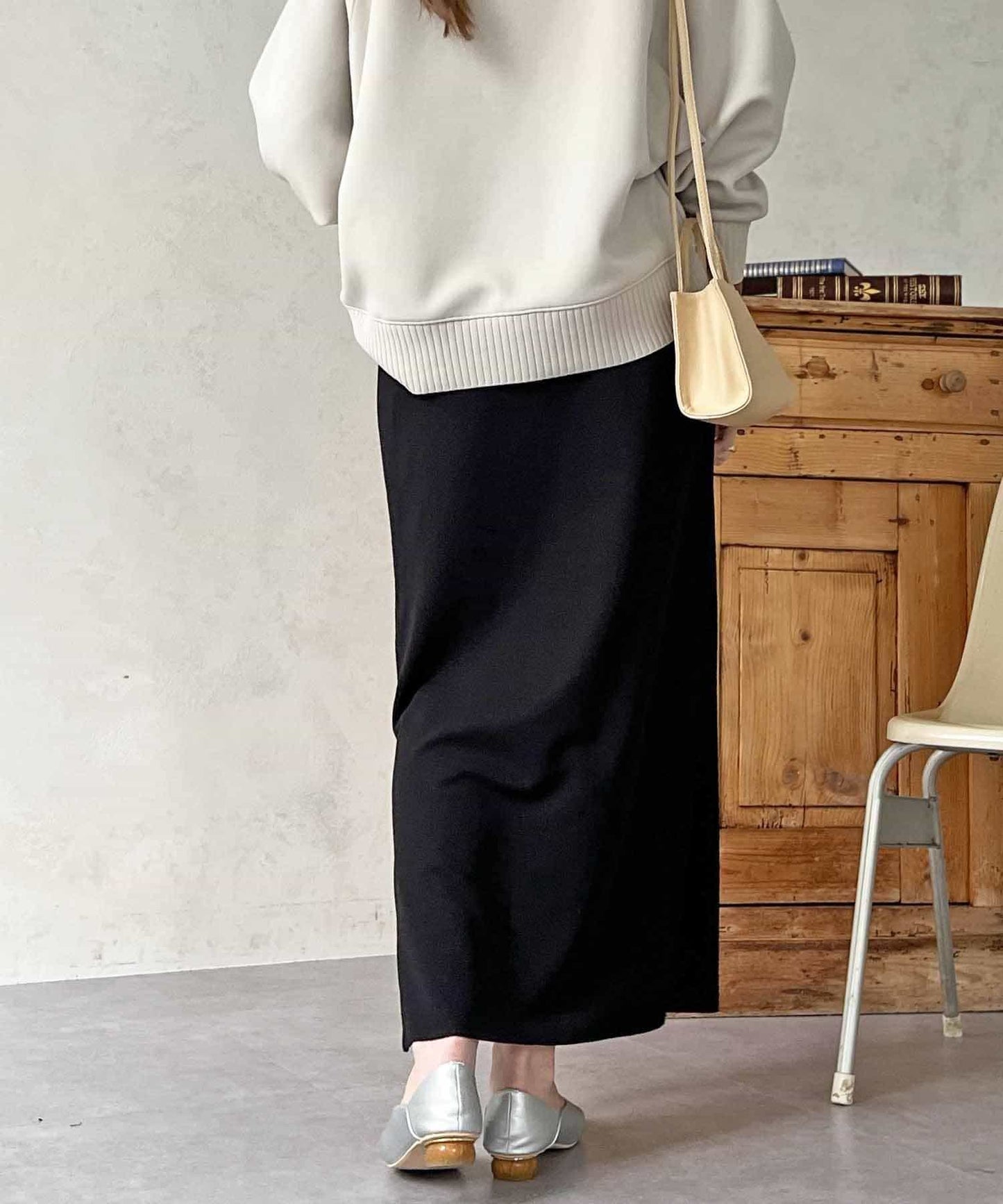 Croisiere Georgette Tight Skirt Slim I-Line Silhouette with Side Zip Slit