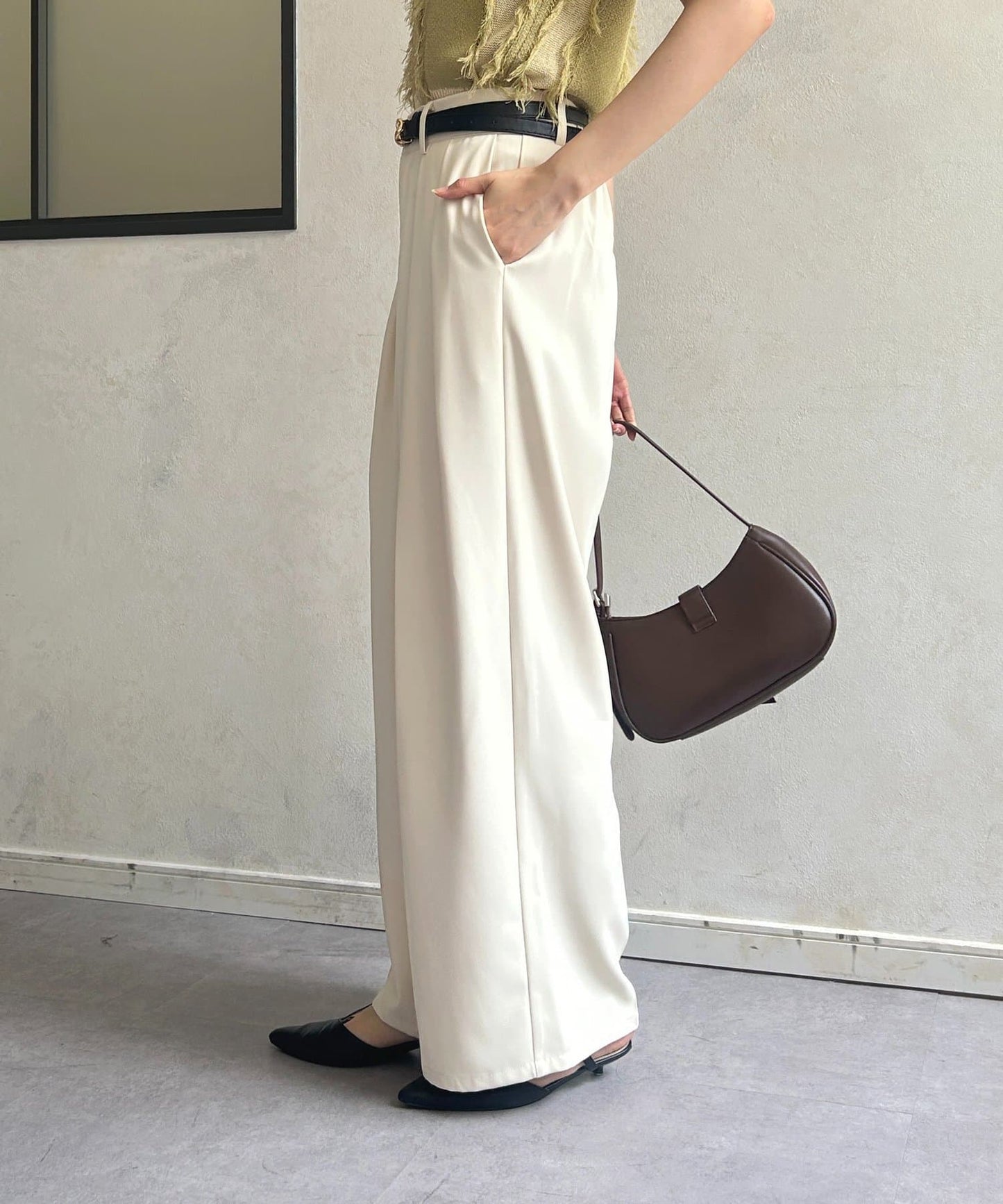 Thevon. “2-Tuck Slacks” | Relaxed Fit Pants with Wrinkle-Resistant Fabric