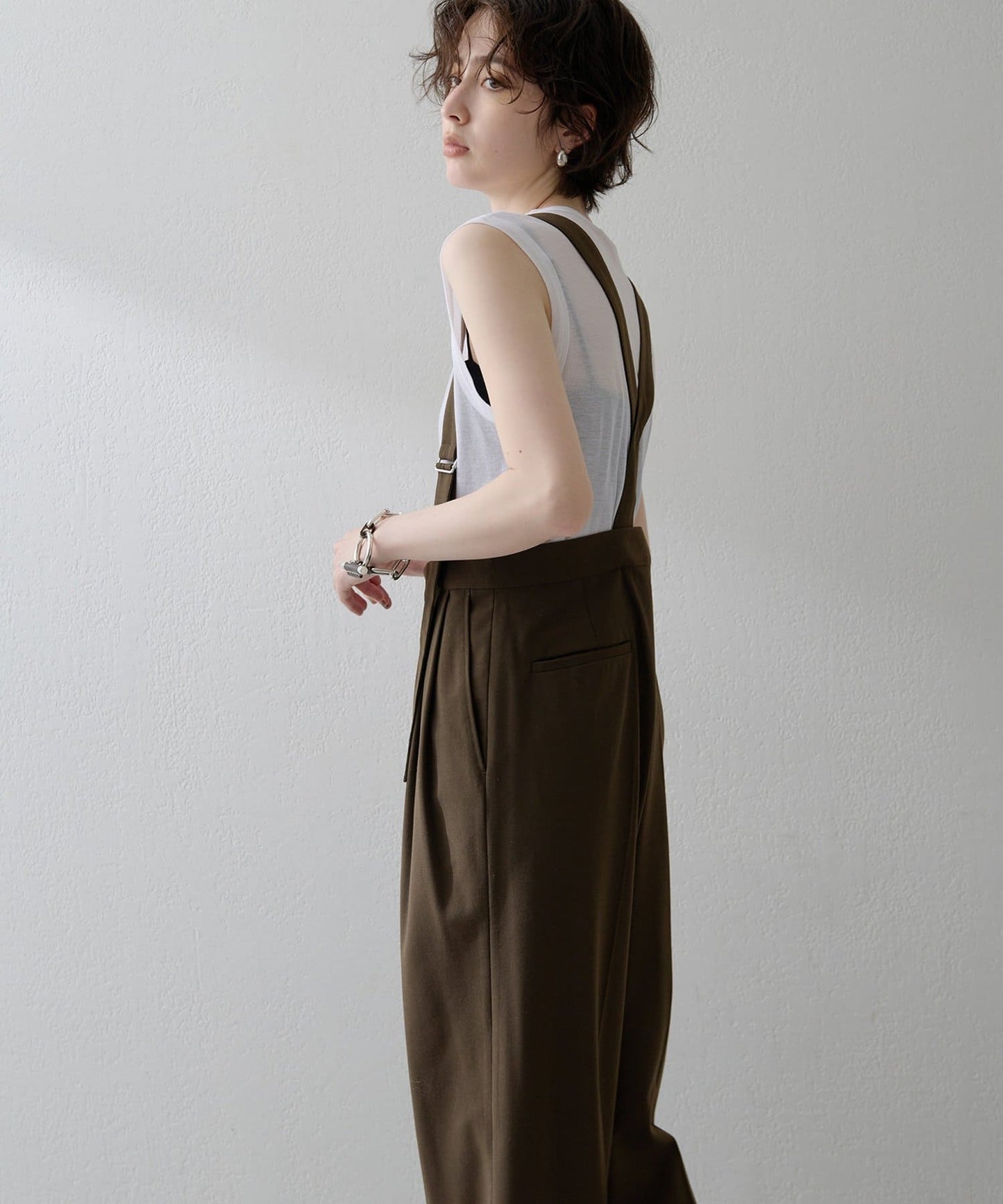 Whim Gazette “THE PAUSE” Suspender Pants Washable Wool-Like Wide Trousers with 2-Tuck Design