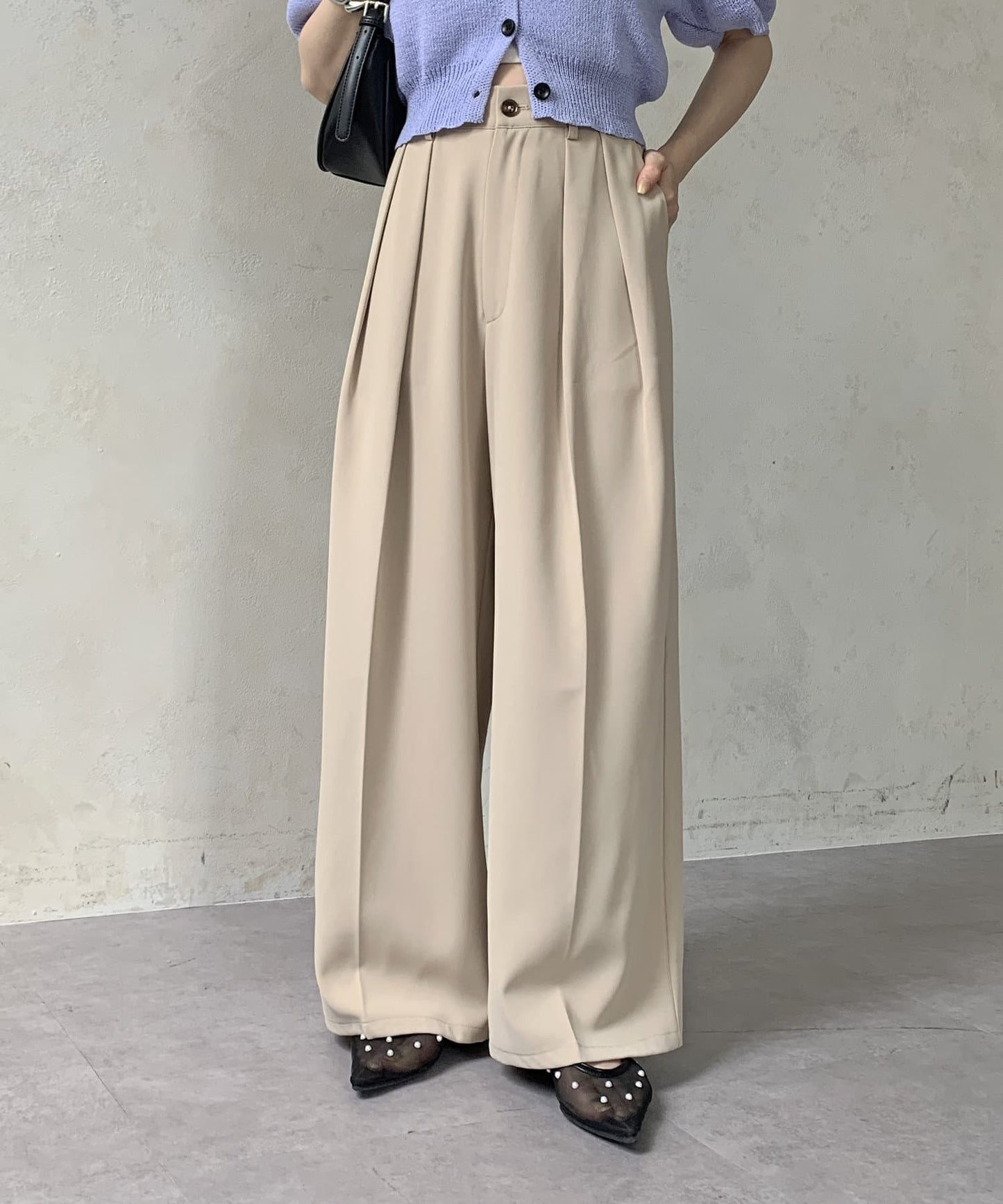 Thevon. “2-Tuck Slacks” | Relaxed Fit Pants with Wrinkle-Resistant Fabric