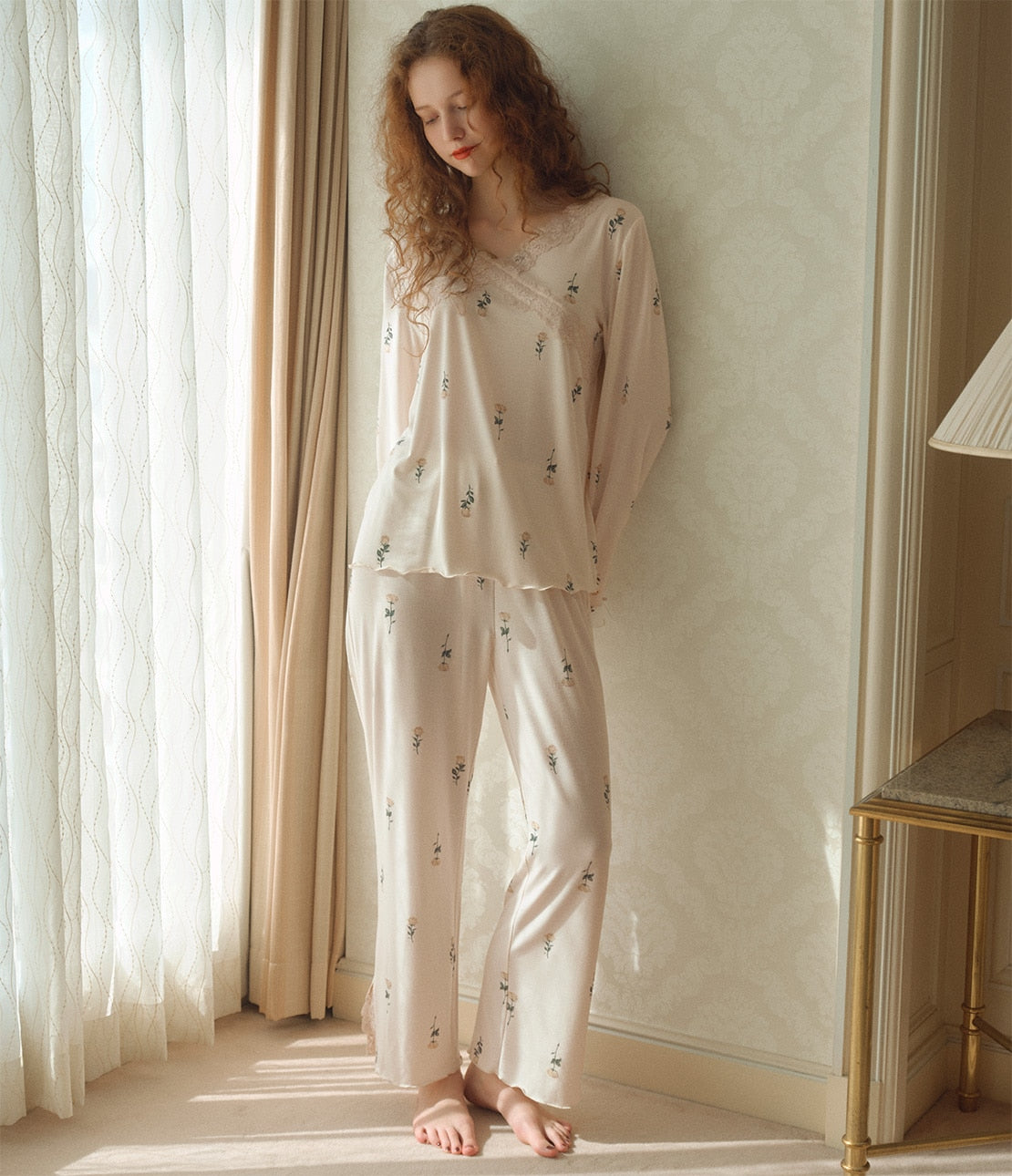 Feminine Lace-Trim Pajama Set  Soft Cut & Sew Relaxed Loungewear