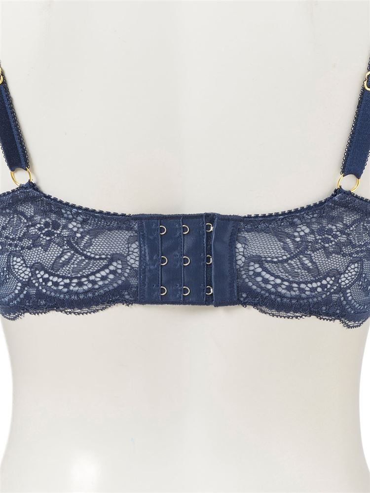 [Breast Shaping Bra] Create a Defined Cleavage with the Neo Adore Stella Bra