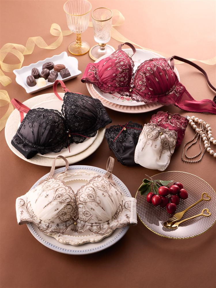 Melty Charme Bra & Panty Set – Heart Motif, Glitter Lace, Deep Cleavage Confidence