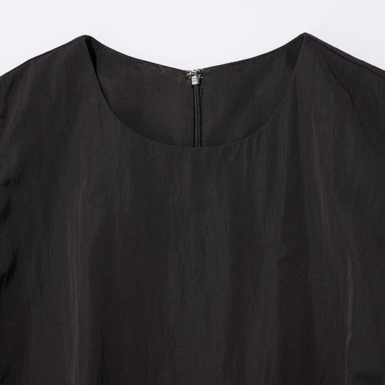 THREE SQUARE Water-Repellent Tulip Sleeve Dress – Dramatic Gather Hem – Black / Milk Tea – Washable One-Piece