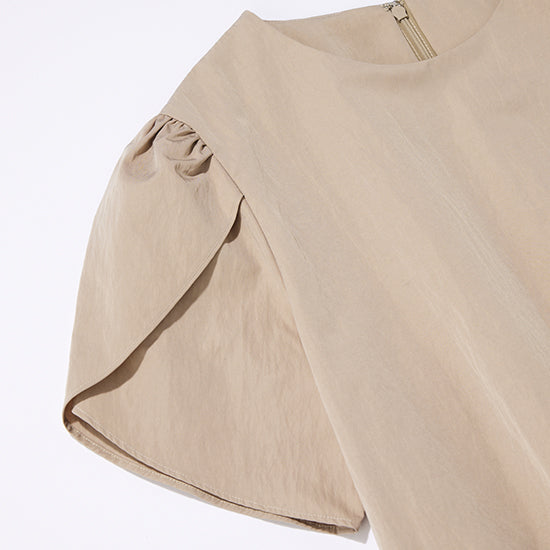 THREE SQUARE Water-Repellent Tulip Sleeve Dress – Dramatic Gather Hem – Black / Milk Tea – Washable One-Piece