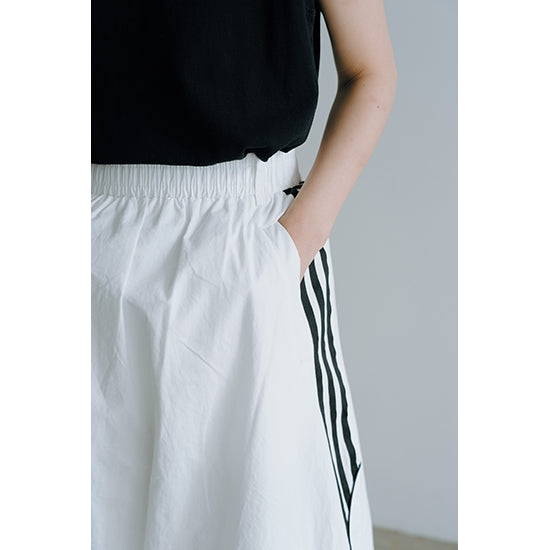 etAlors Long Balloon Skirt with Sporty Piping Detail