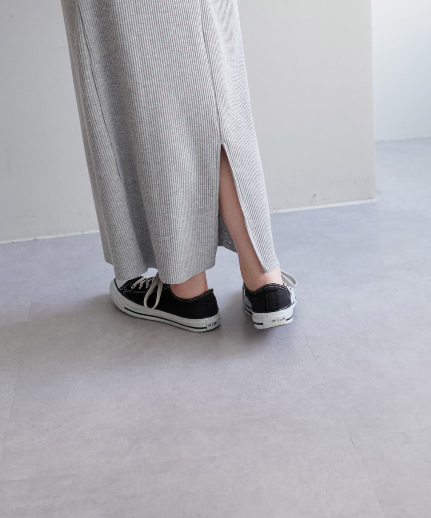 DISCOAT Rib Knit Narrow Skirt  Stretchy Slim Silhouette Skirt with Back Slit (WEB Limited)