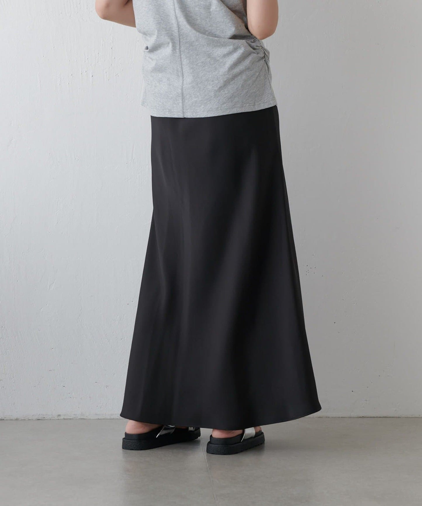 Lui’s Satin Mermaid Skirt  Elegant Bias-Cut Skirt with Flattering Silhouette