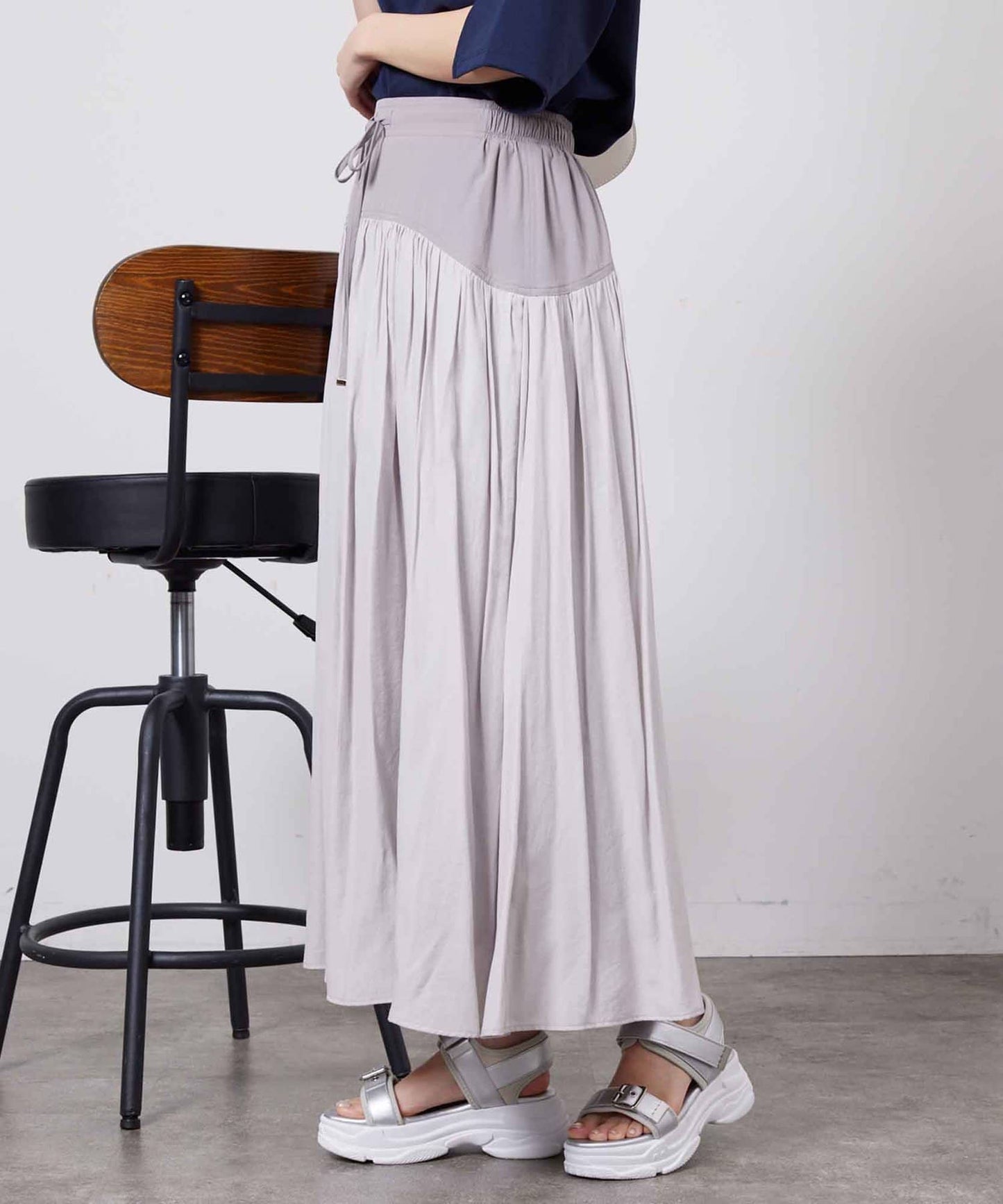 Chez toi Yoke-Panel Gathered Skirt  Elegant Flare & Subtle Shine