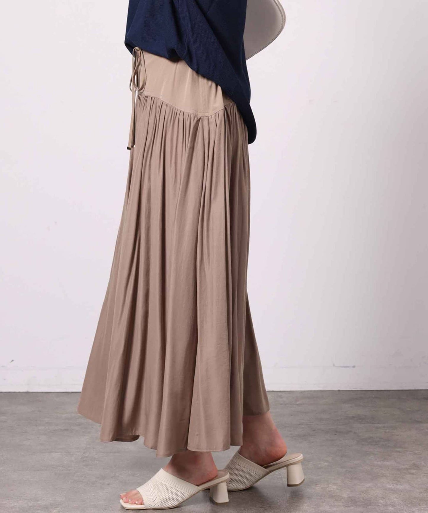 Chez toi Yoke-Panel Gathered Skirt  Elegant Flare & Subtle Shine