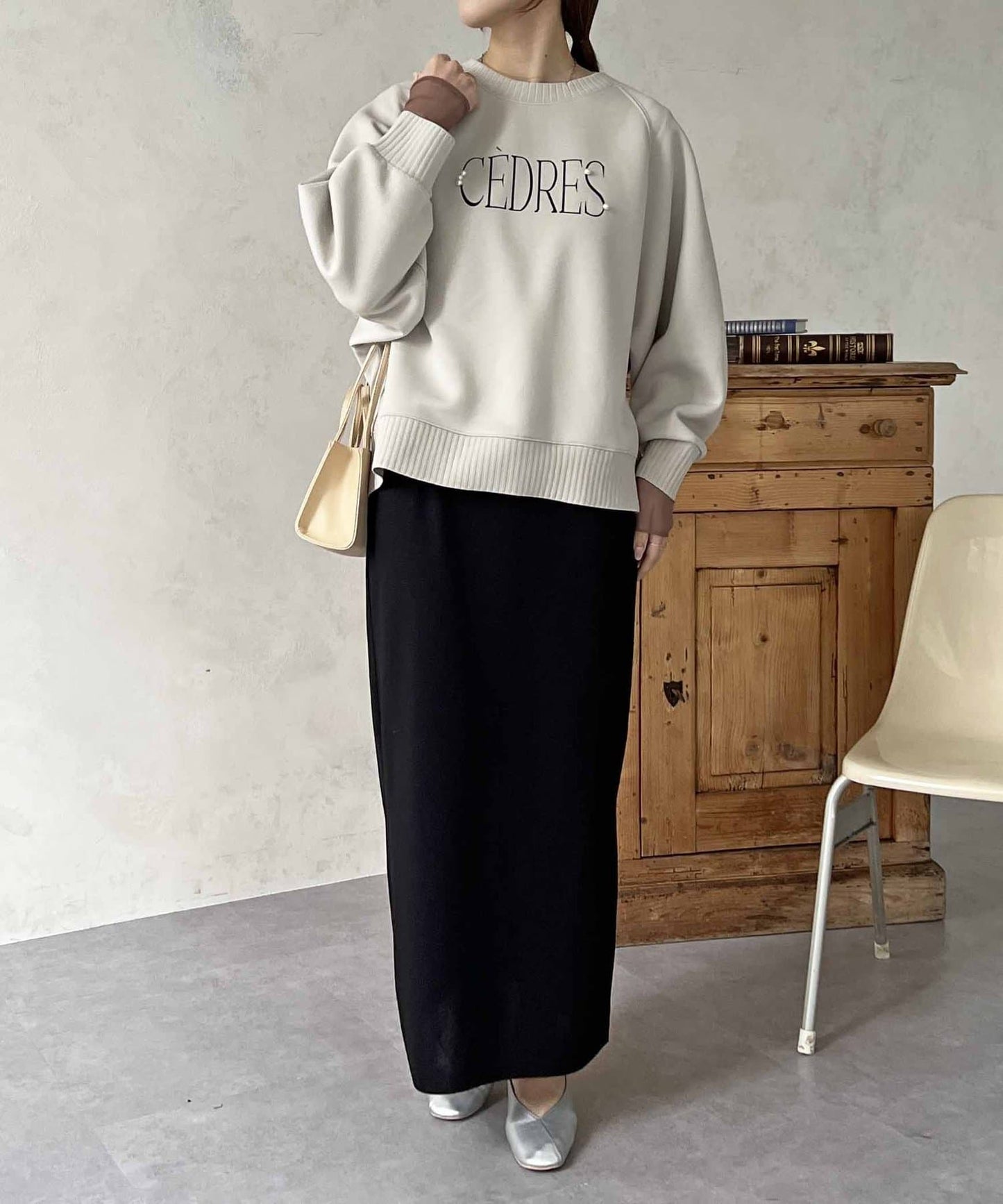 Croisiere Georgette Tight Skirt  Slim I-Line Silhouette with Side Zip Slit