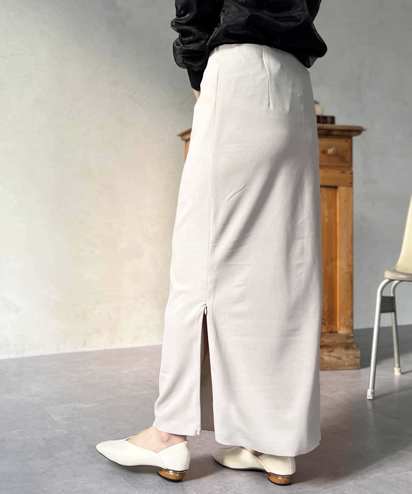 Croisiere Georgette Tight Skirt  Slim I-Line Silhouette with Side Zip Slit