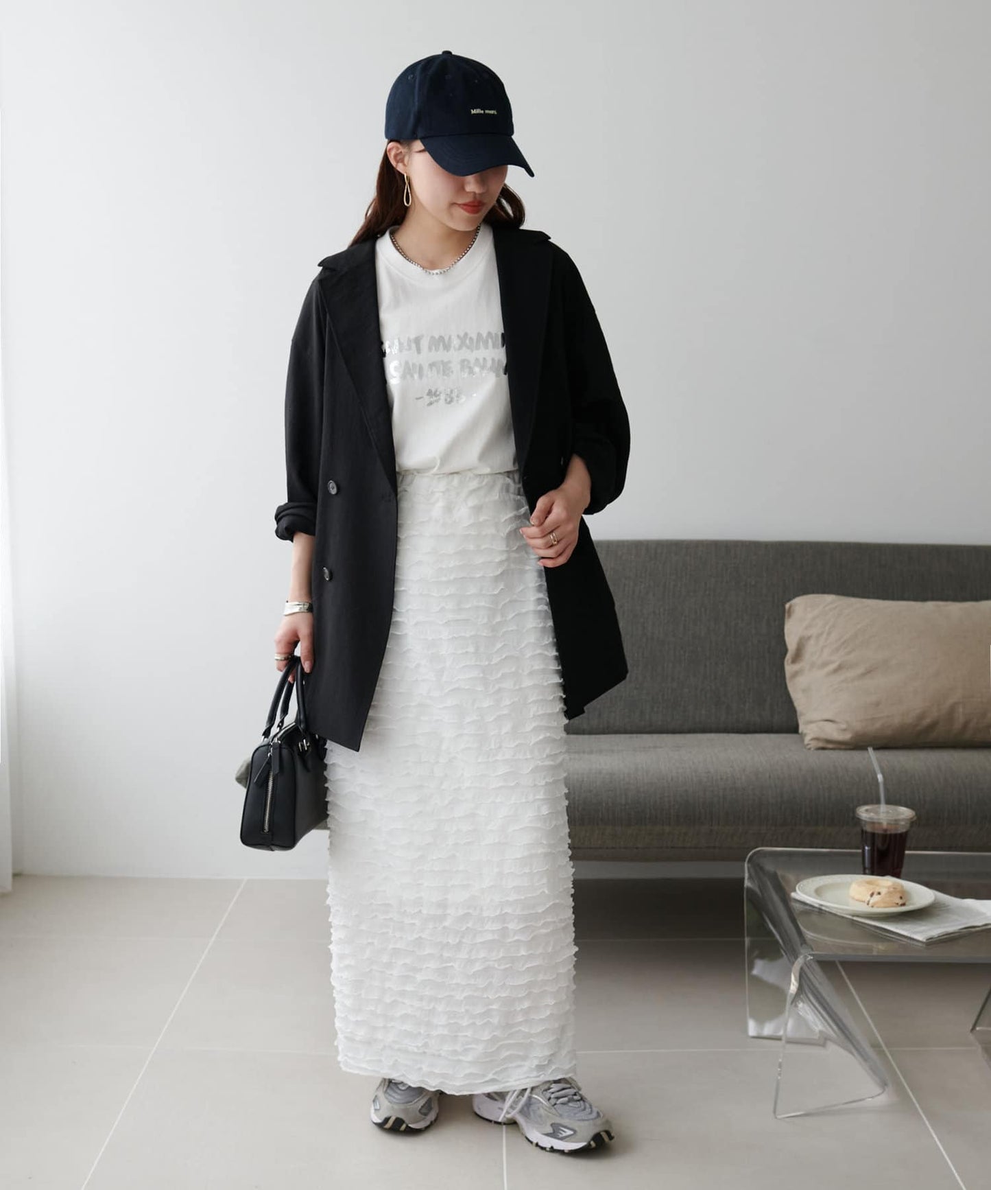 DISCOAT Frill Tiered Narrow Skirt  Slimming I-Line Silhouette & Stress-Free Fit (Web Exclusive)