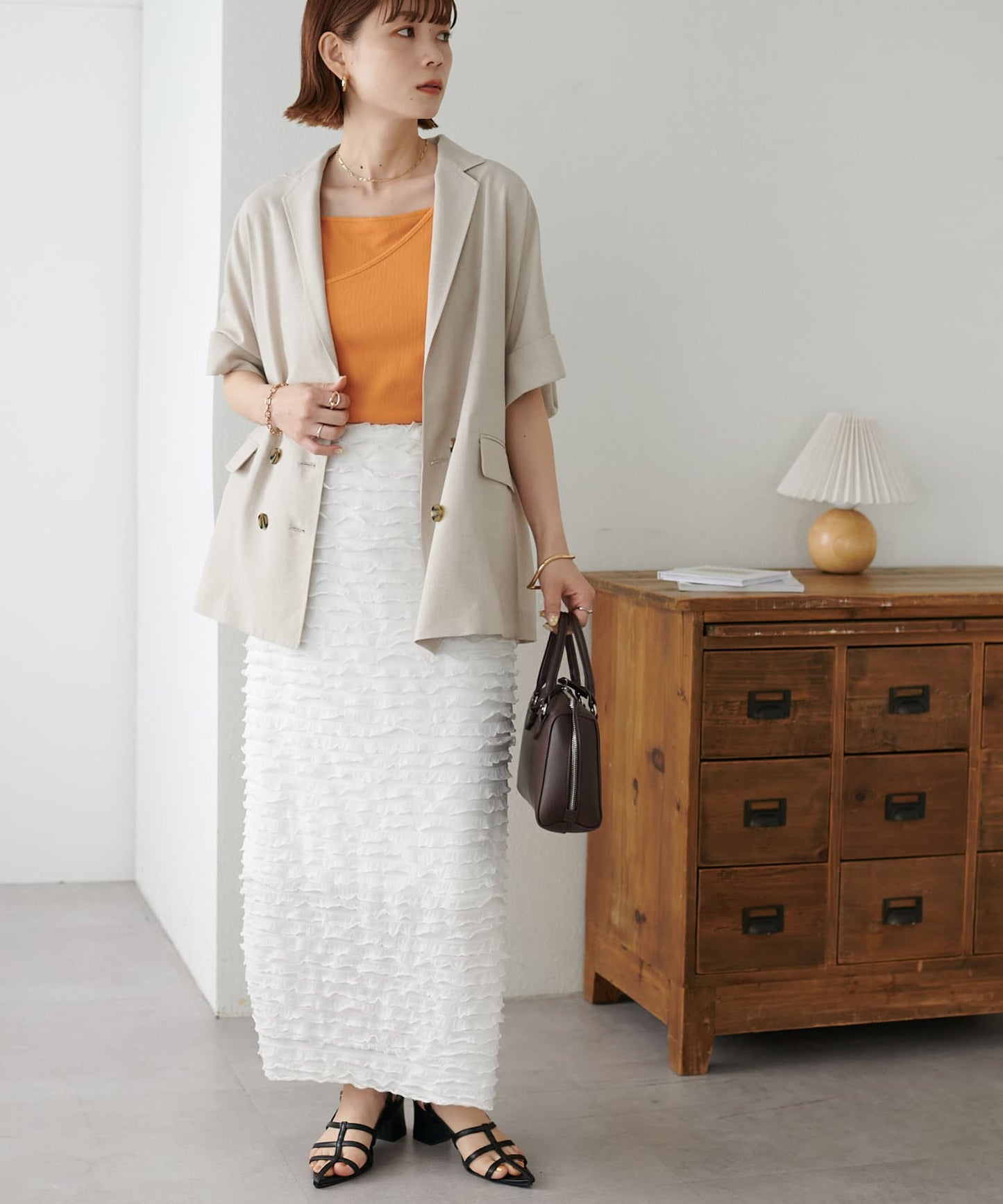 DISCOAT Frill Tiered Narrow Skirt  Slimming I-Line Silhouette & Stress-Free Fit (Web Exclusive)
