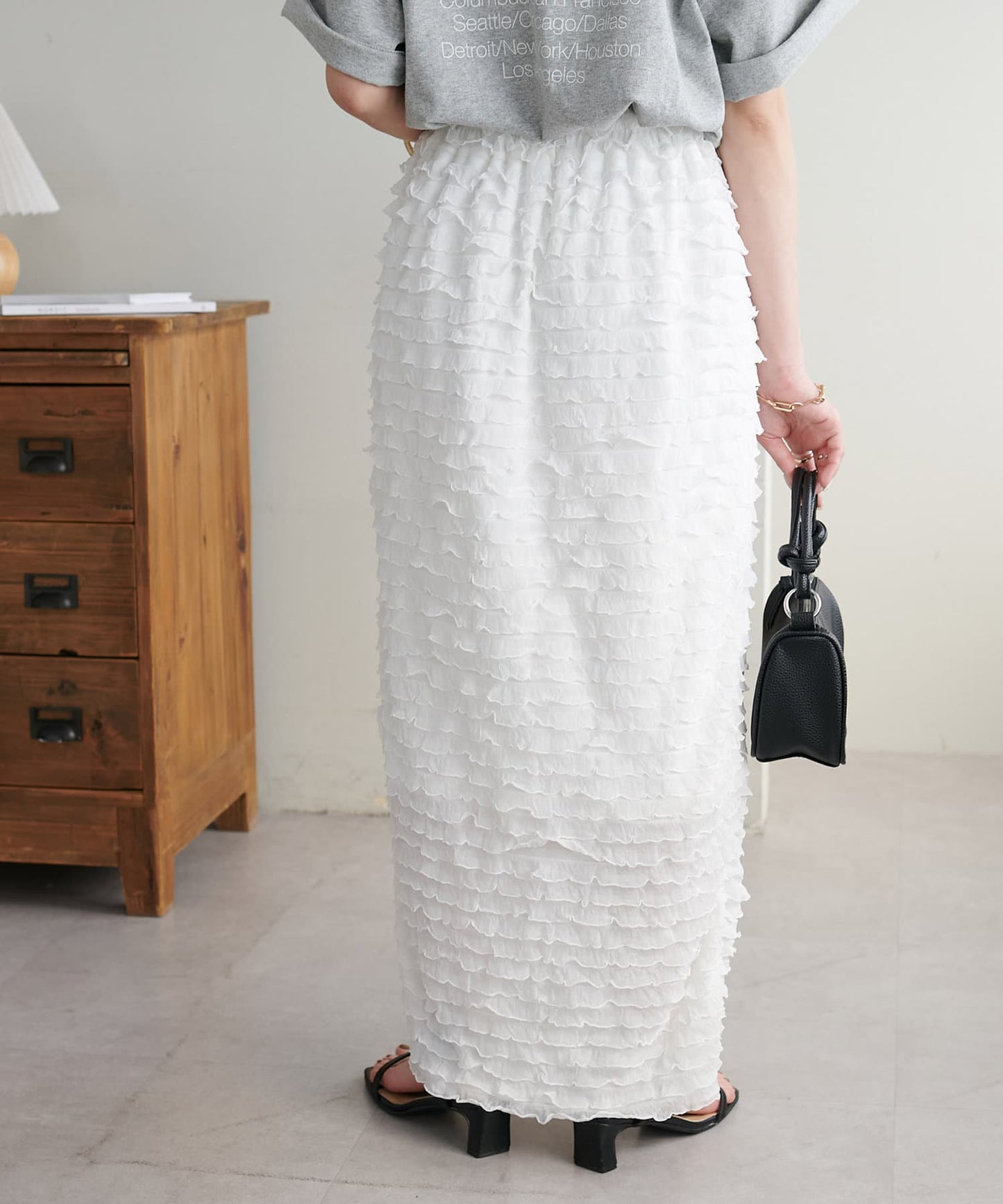 DISCOAT Frill Tiered Narrow Skirt  Slimming I-Line Silhouette & Stress-Free Fit (Web Exclusive)