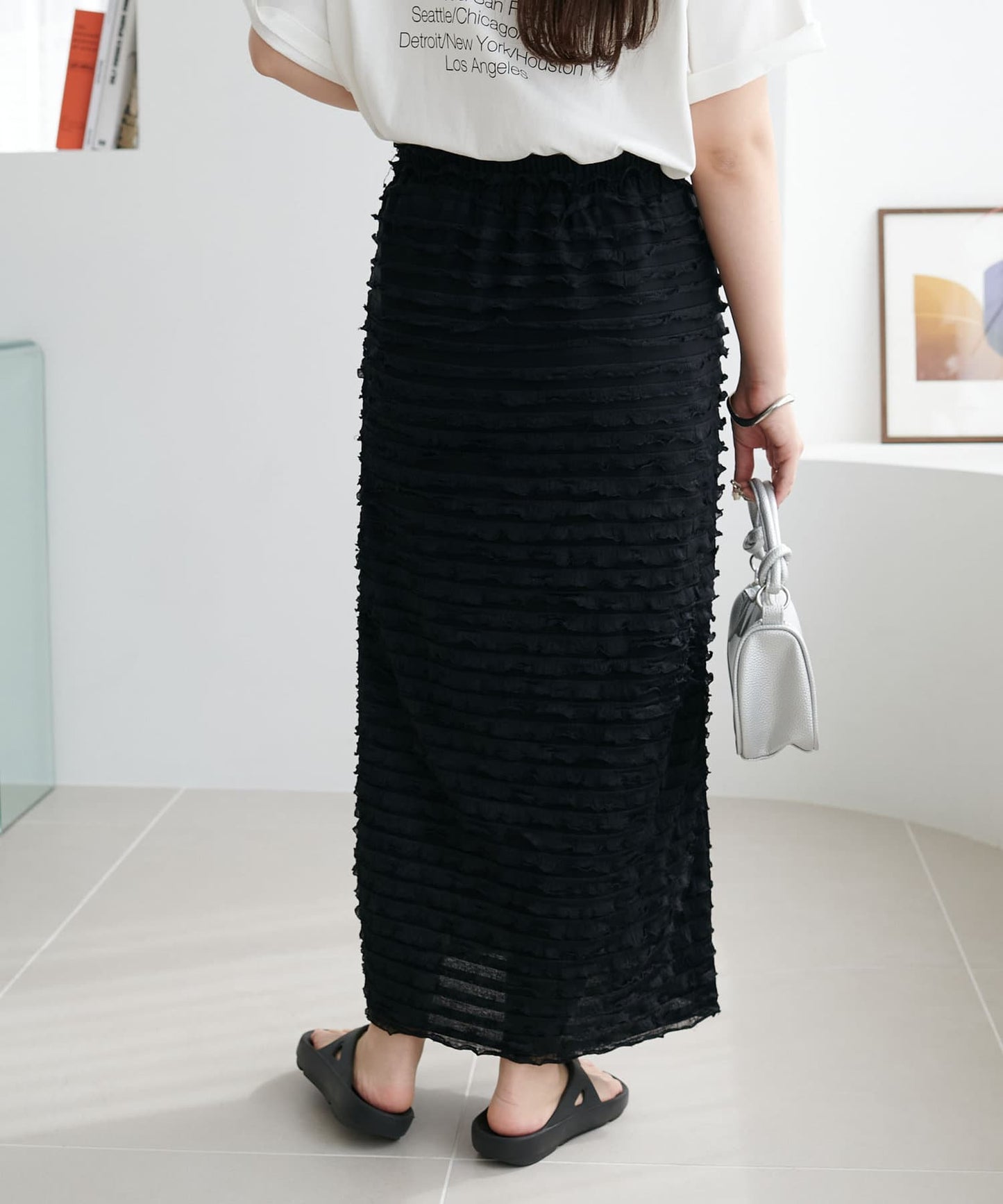 DISCOAT Frill Tiered Narrow Skirt  Slimming I-Line Silhouette & Stress-Free Fit (Web Exclusive)