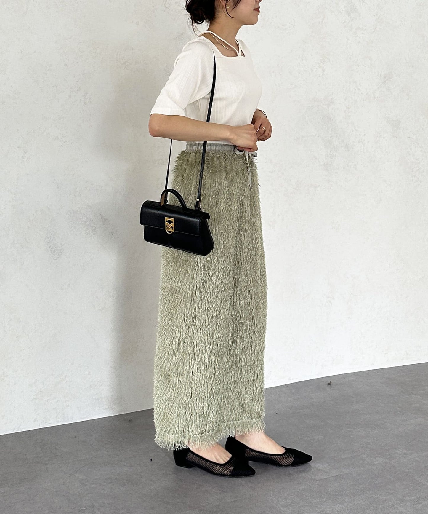 Thevon. Lame Fringe Narrow Skirt  Sparkle Fringe & Sleek Silhouette