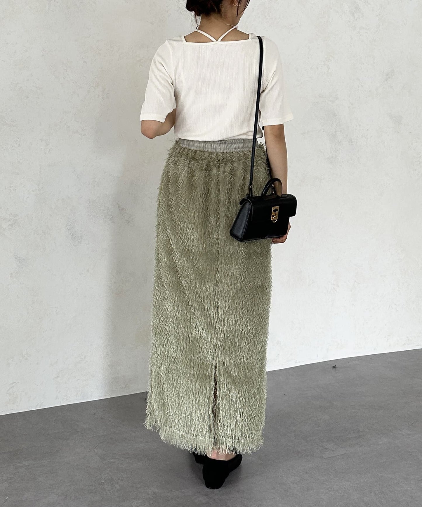 Thevon. Lame Fringe Narrow Skirt  Sparkle Fringe & Sleek Silhouette