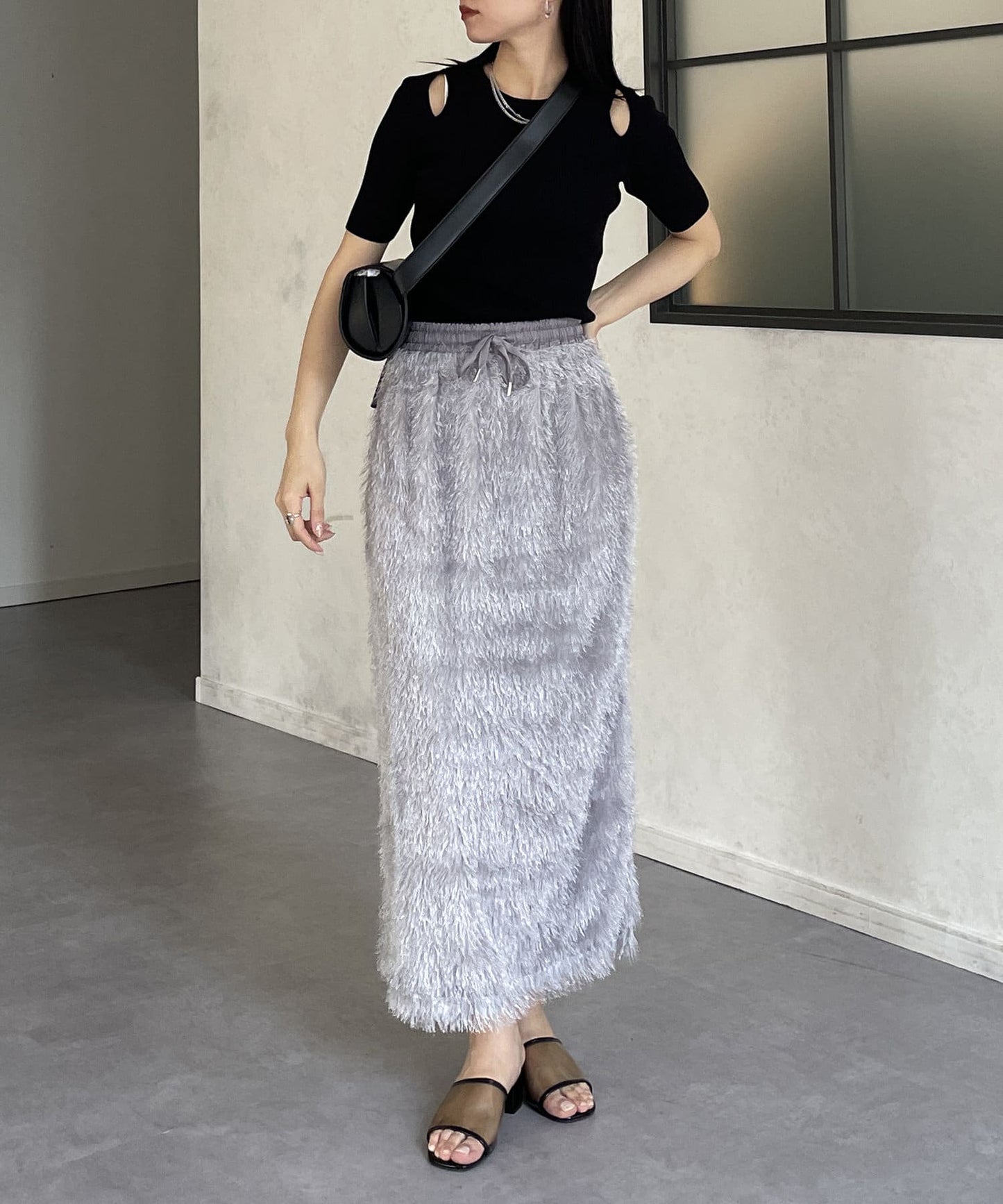 Thevon. Lame Fringe Narrow Skirt  Sparkle Fringe & Sleek Silhouette