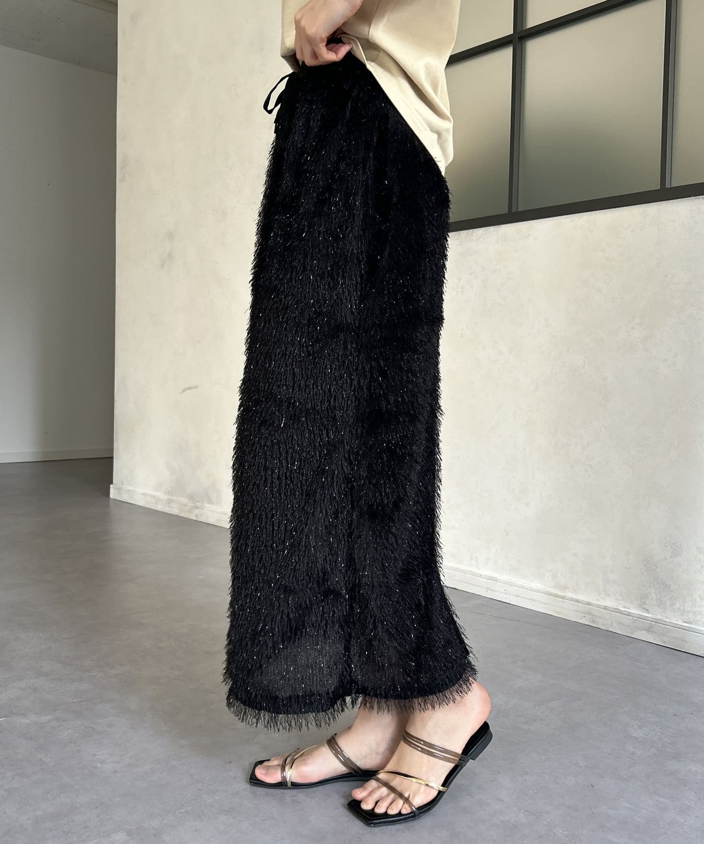 Thevon. Lame Fringe Narrow Skirt  Sparkle Fringe & Sleek Silhouette