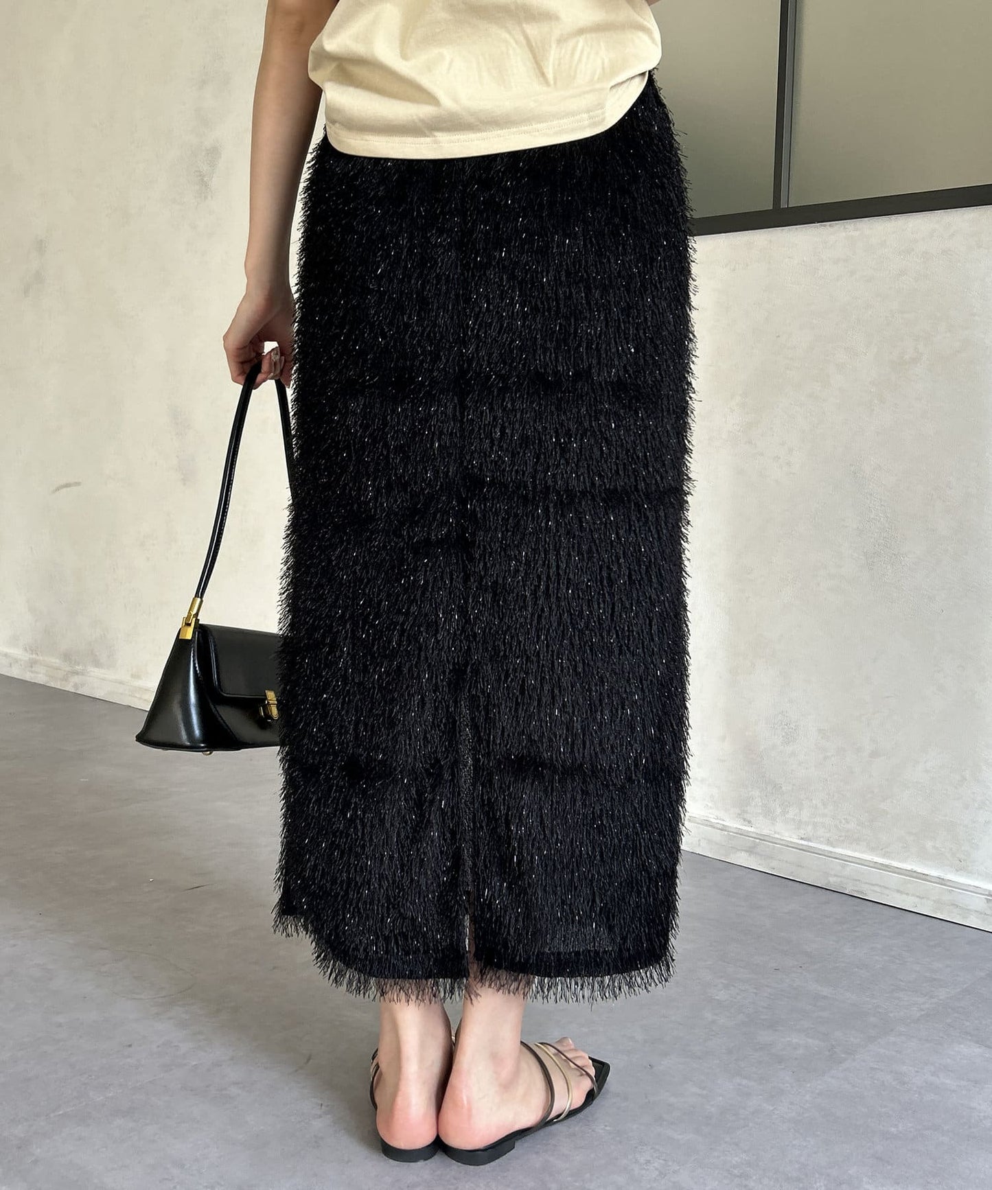 Thevon. Lame Fringe Narrow Skirt  Sparkle Fringe & Sleek Silhouette