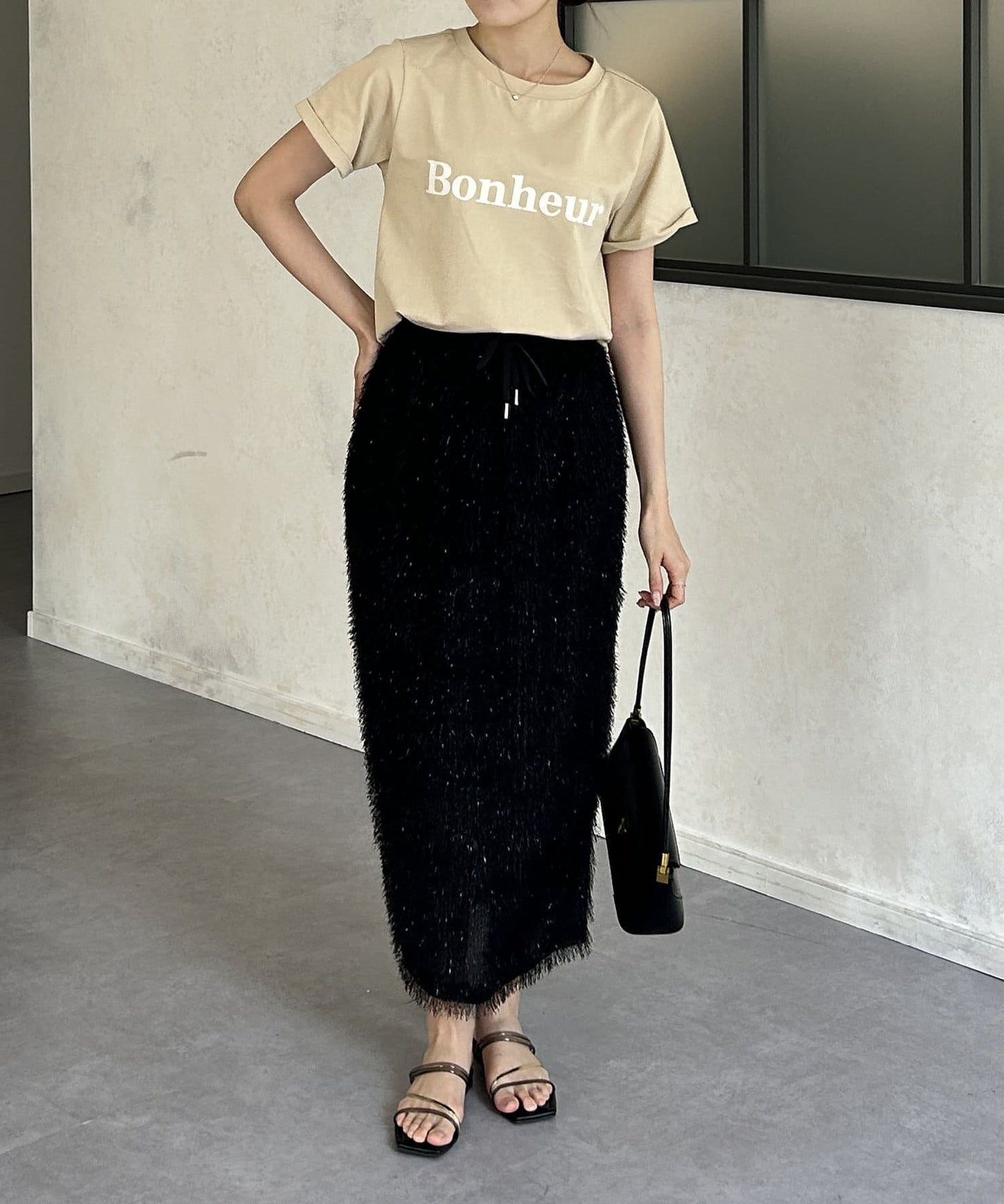 Thevon. Lame Fringe Narrow Skirt  Sparkle Fringe & Sleek Silhouette