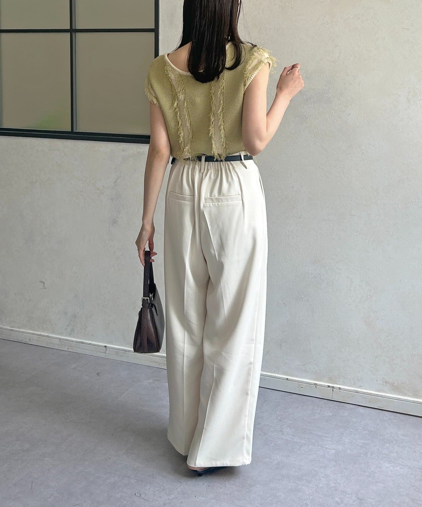 Thevon. “2-Tuck Slacks” | Relaxed Fit Pants with Wrinkle-Resistant Fabric