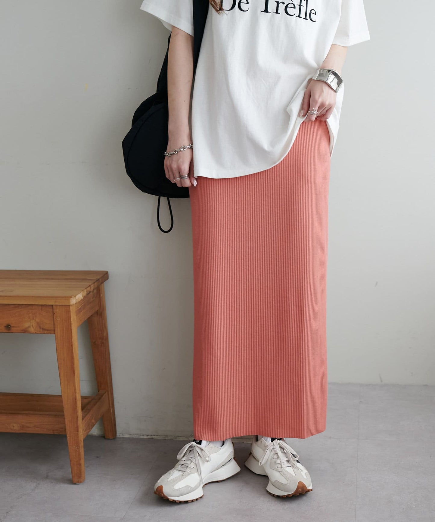 DISCOAT Rib Knit Narrow Skirt  Stretchy Slim Silhouette Skirt with Back Slit (WEB Limited)
