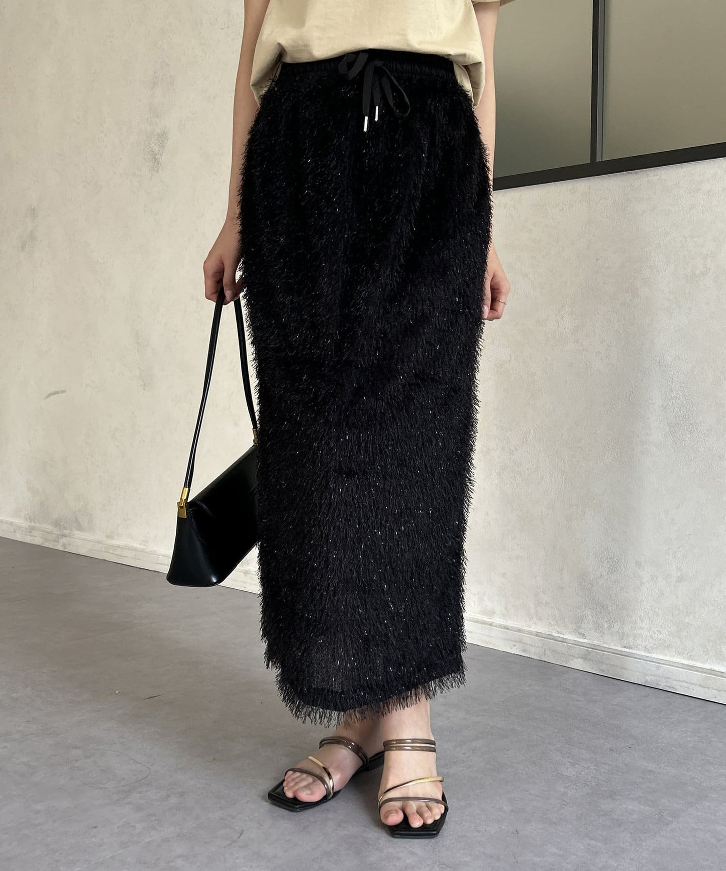 Thevon. Lame Fringe Narrow Skirt  Sparkle Fringe & Sleek Silhouette
