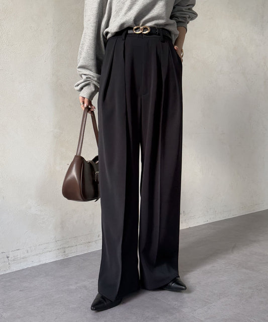 Thevon. “2-Tuck Slacks” | Relaxed Fit Pants with Wrinkle-Resistant Fabric