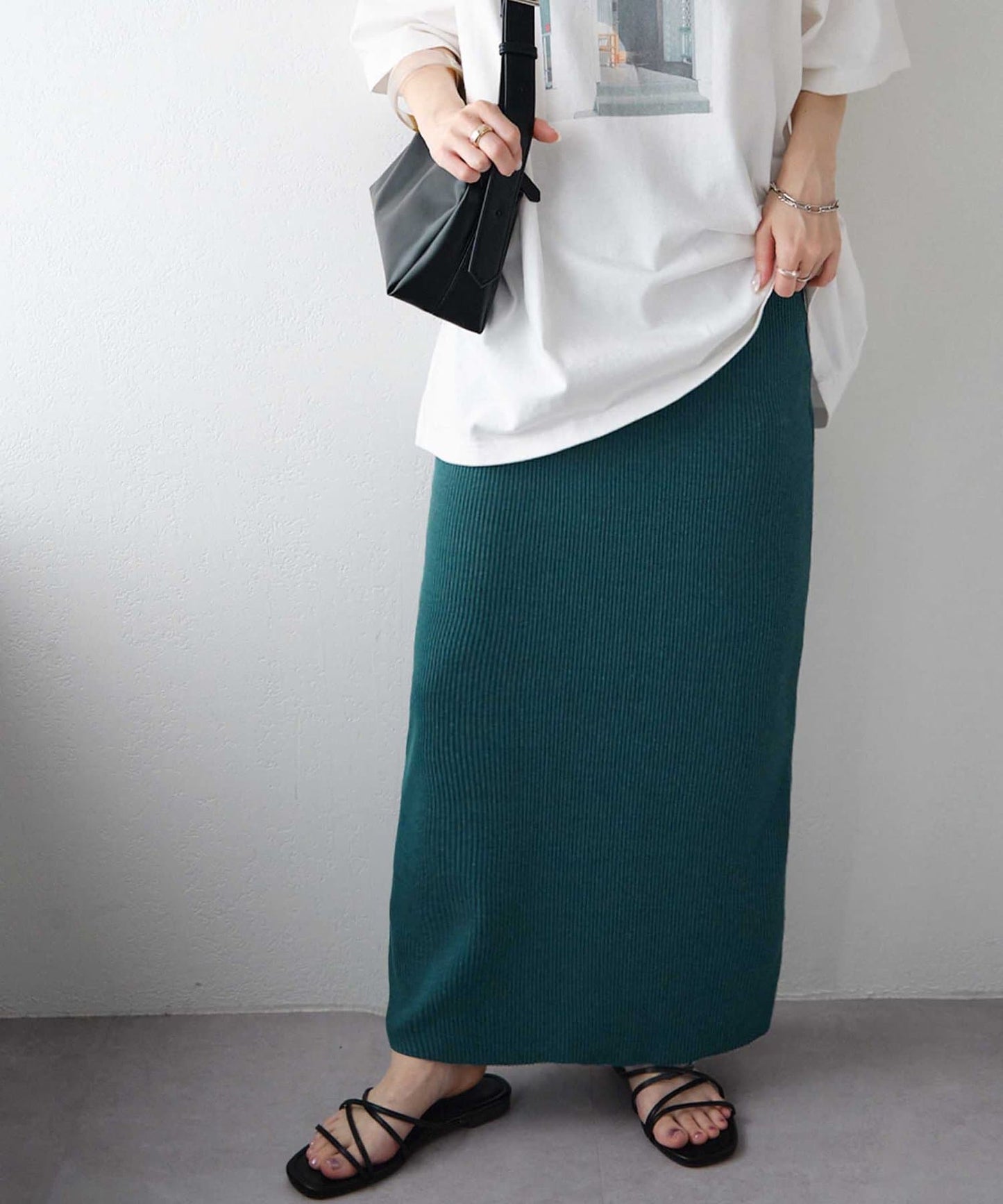 DISCOAT Rib Knit Narrow Skirt  Stretchy Slim Silhouette Skirt with Back Slit (WEB Limited)