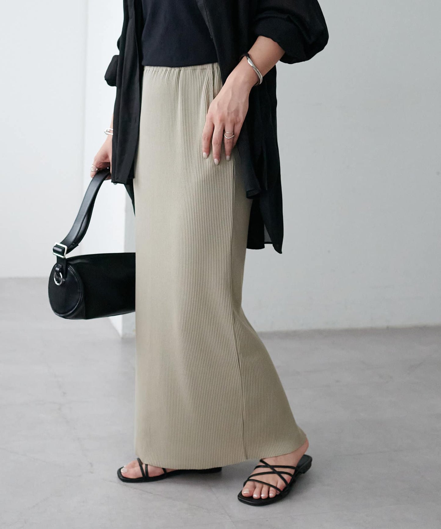 DISCOAT Rib Knit Narrow Skirt  Stretchy Slim Silhouette Skirt with Back Slit (WEB Limited)