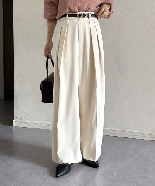 Thevon. “2-Tuck Slacks” | Relaxed Fit Pants with Wrinkle-Resistant Fabric