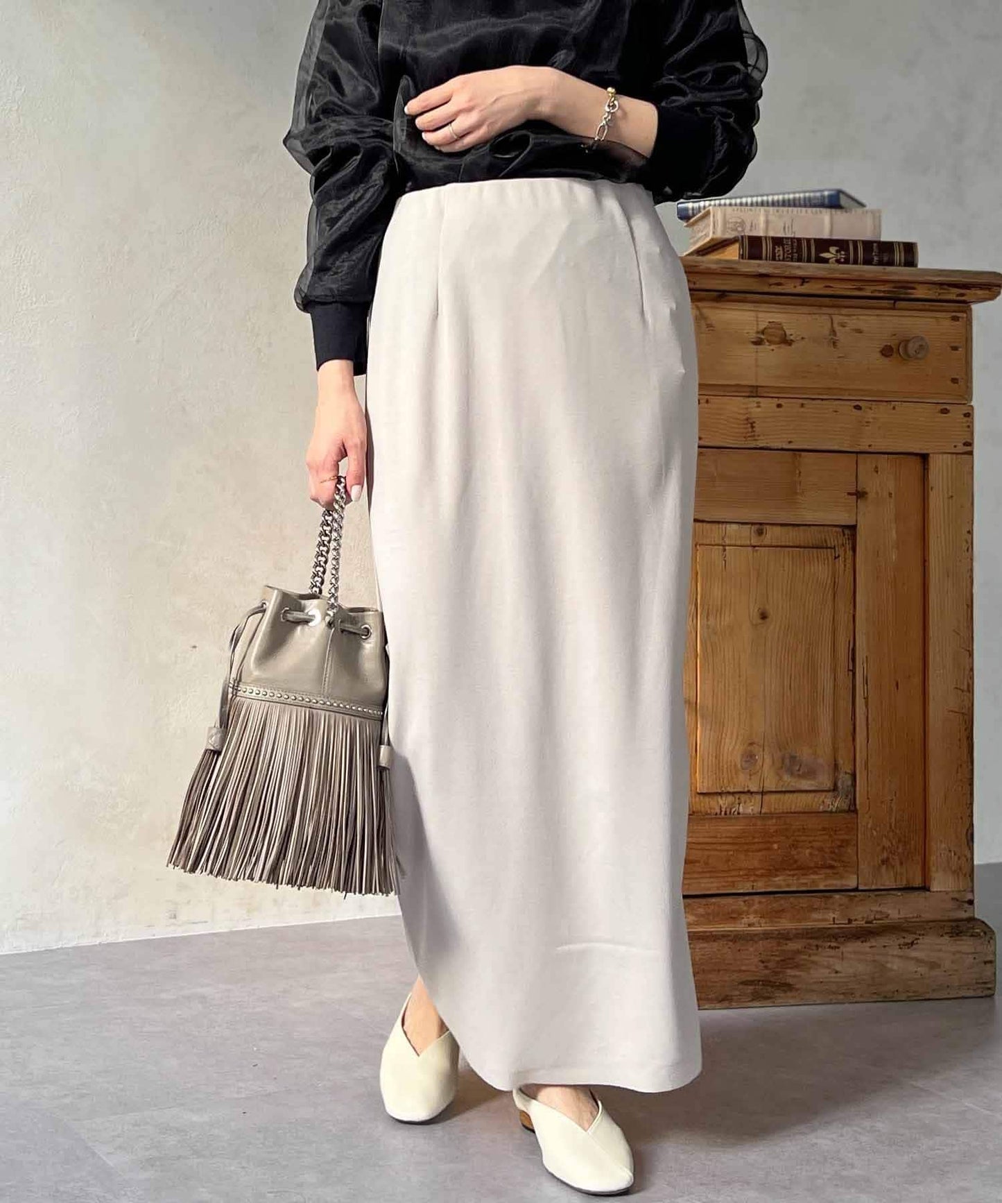 Croisiere Georgette Tight Skirt  Slim I-Line Silhouette with Side Zip Slit