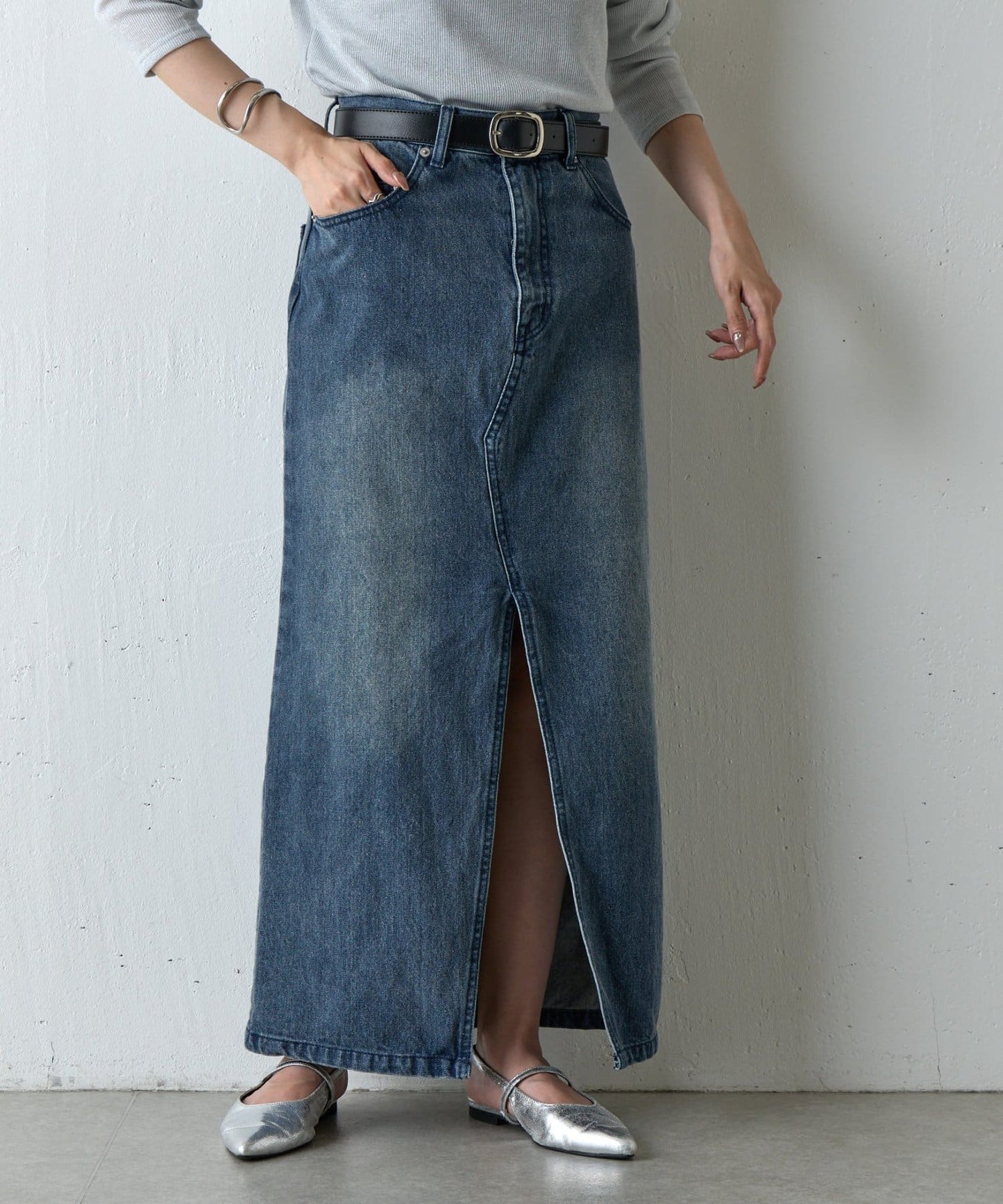 COLONY 2139 Front Slit Denim Long Skirt  Chic Long Denim Skirt with Body-Flattering Silhouette