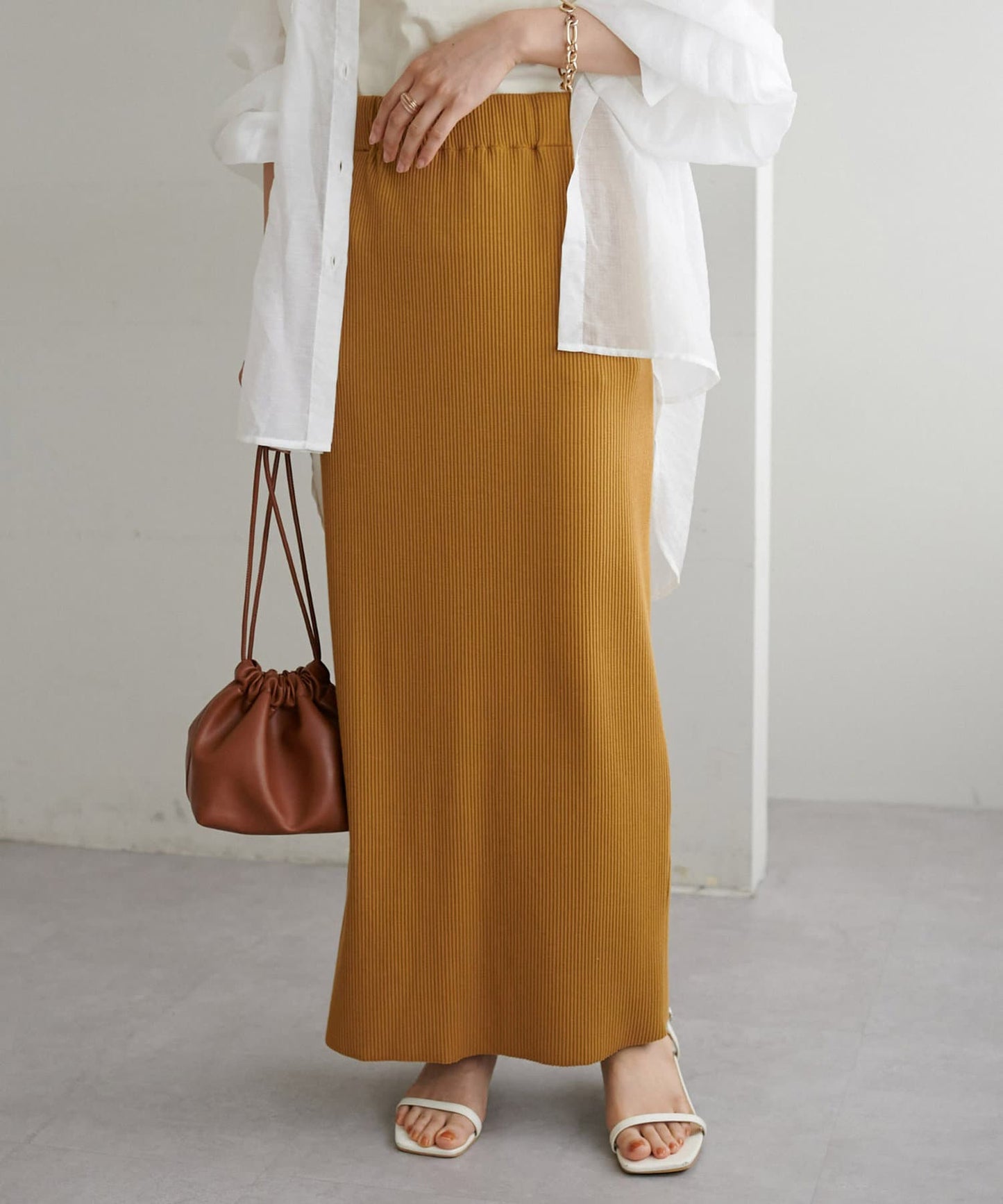 DISCOAT Rib Knit Narrow Skirt  Stretchy Slim Silhouette Skirt with Back Slit (WEB Limited)