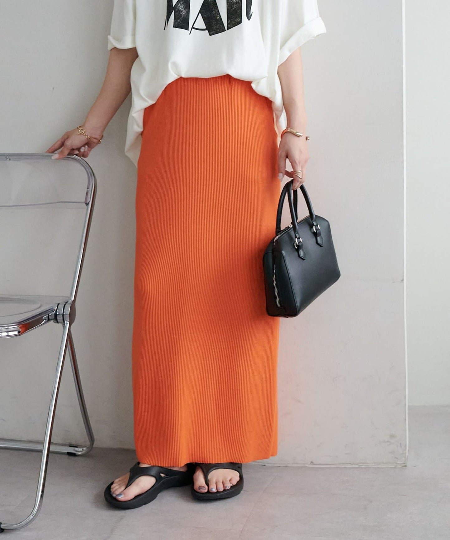 DISCOAT Rib Knit Narrow Skirt  Stretchy Slim Silhouette Skirt with Back Slit (WEB Limited)