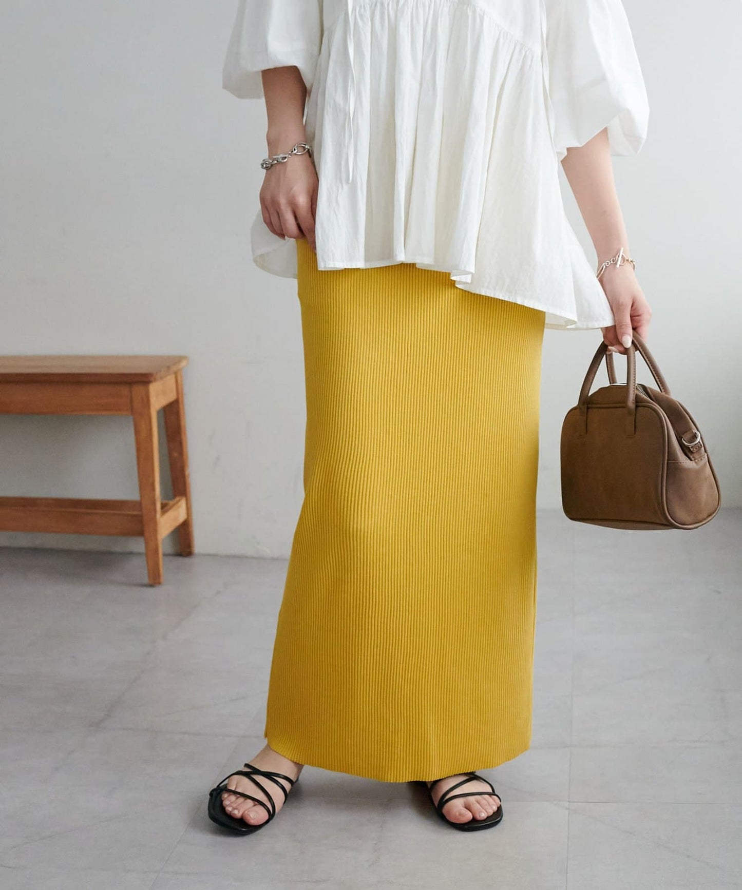 DISCOAT Rib Knit Narrow Skirt  Stretchy Slim Silhouette Skirt with Back Slit (WEB Limited)